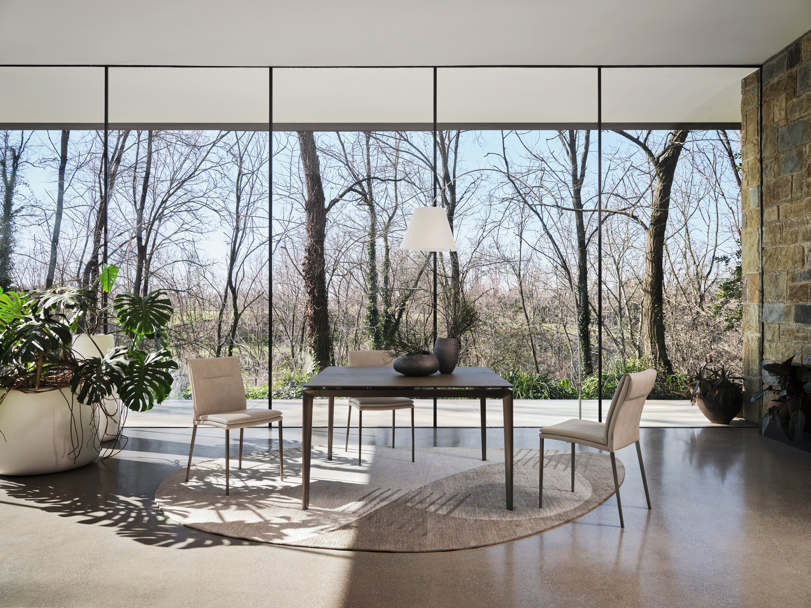 Sessel CARMEN LARGE gepolstert mit schwarzem Gestell