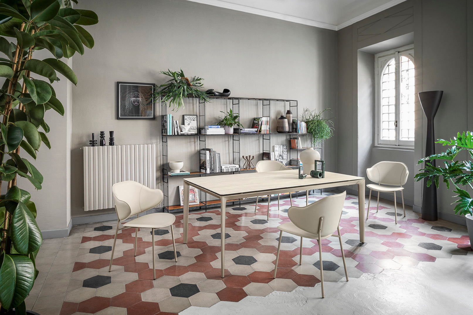 Extendable table BOMA with white top and brown base