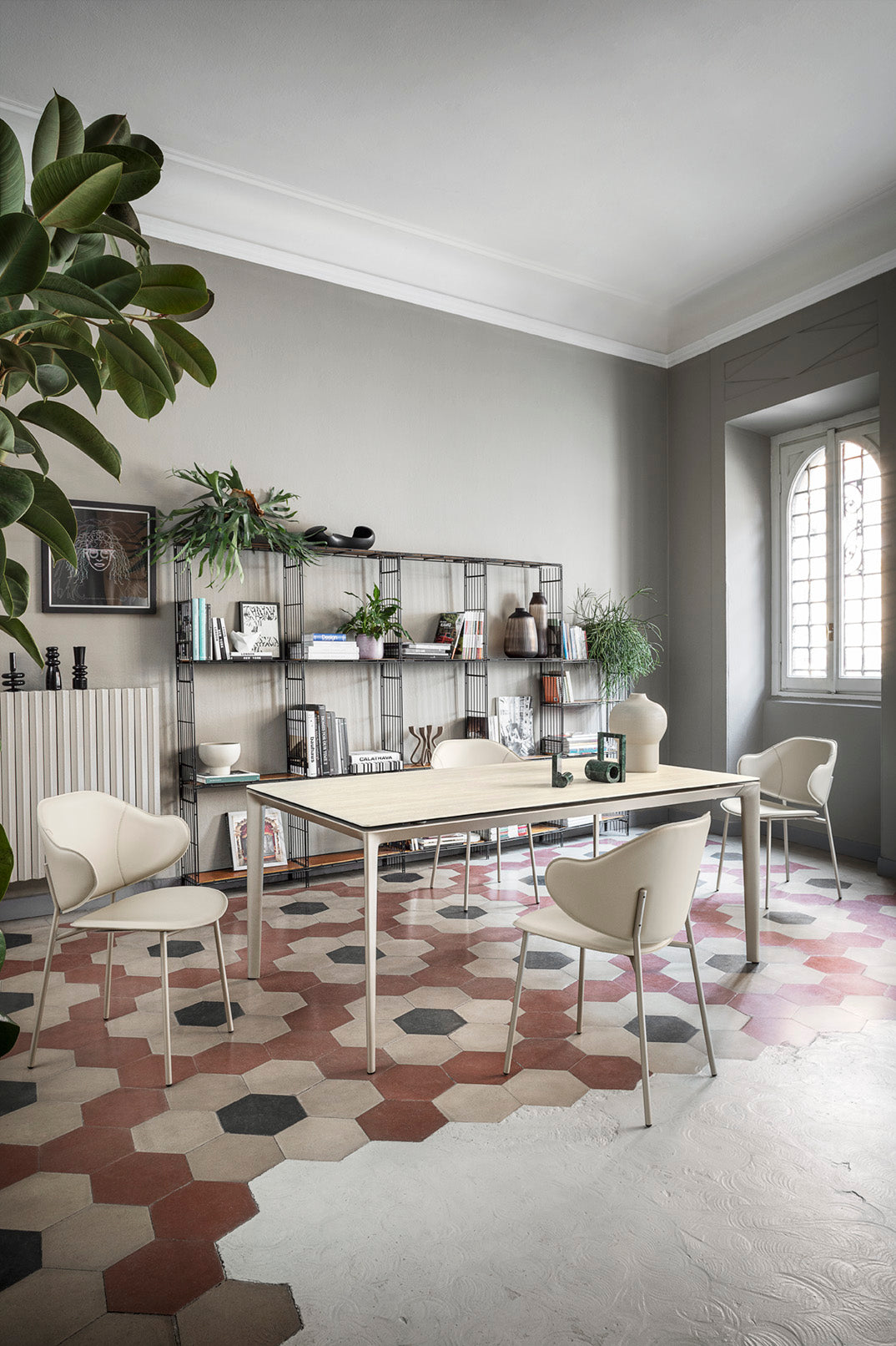 Extendable table BOMA with white top and brown base