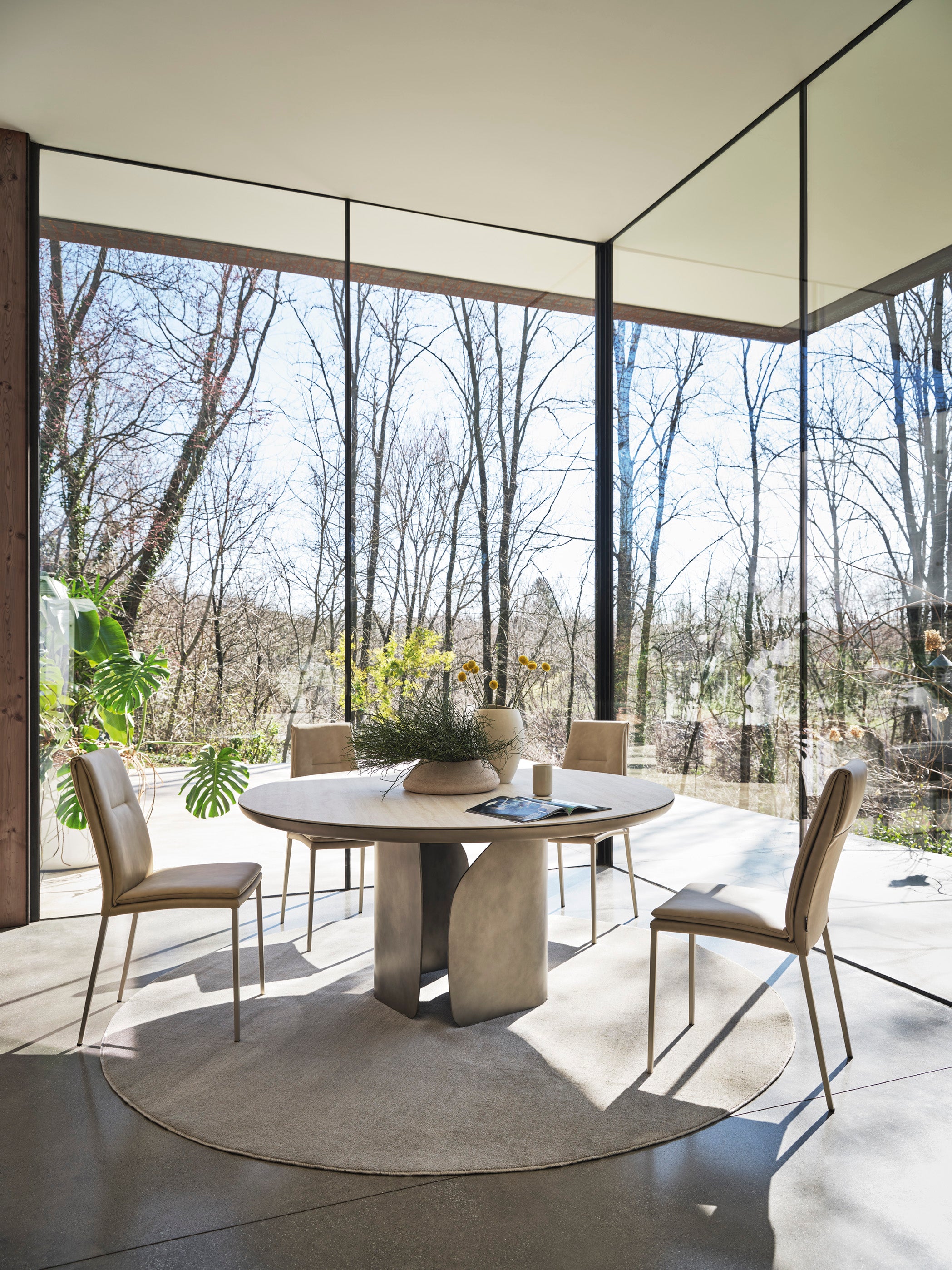 Polsterstuhl CARMEN mit beiger Basis