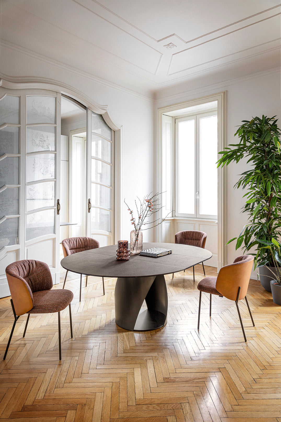 Stół okrągły rozkładany CYCLONE brązowy blat z brązową podstawą