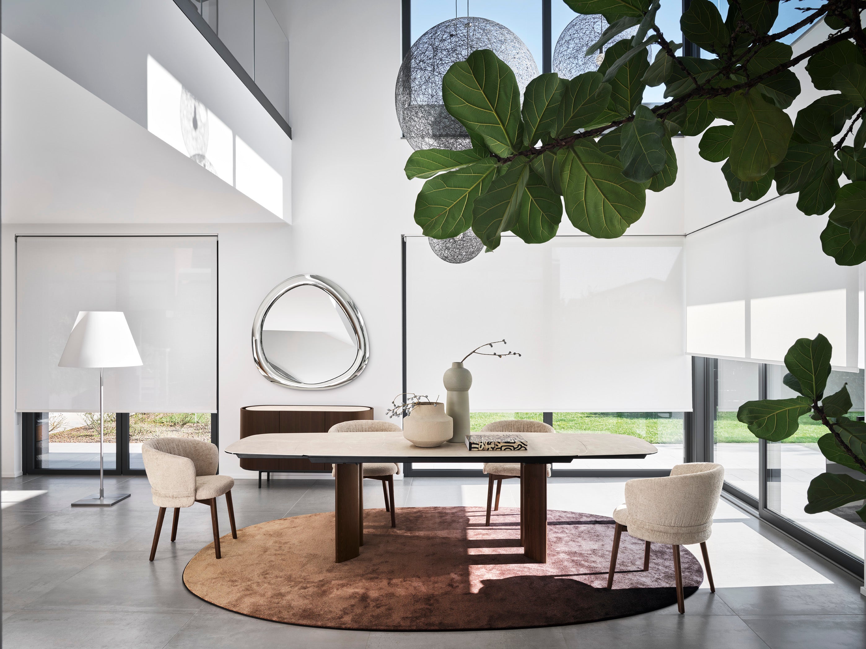 Krzesło VANILLA tapicerowane z orzechową podstawą