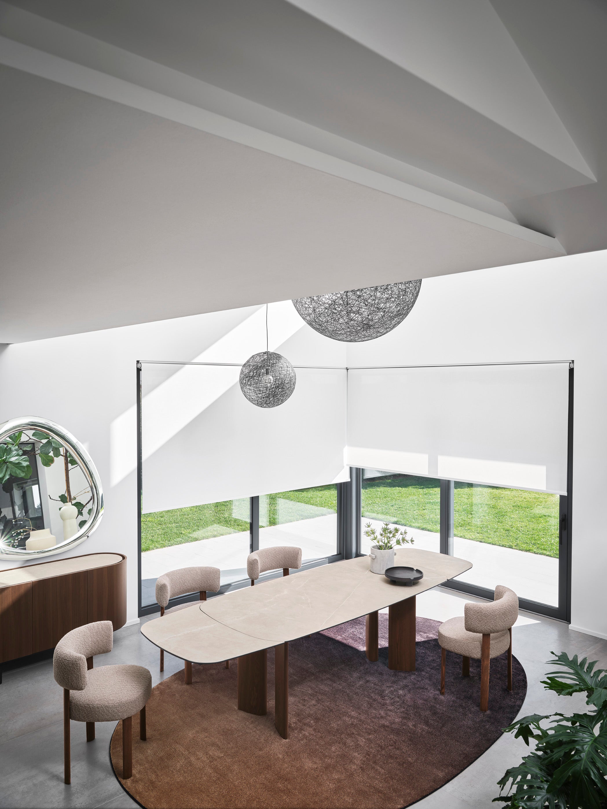 Stół rozkładany SANDY beżowy blat z ciemną drewnianą podstawą