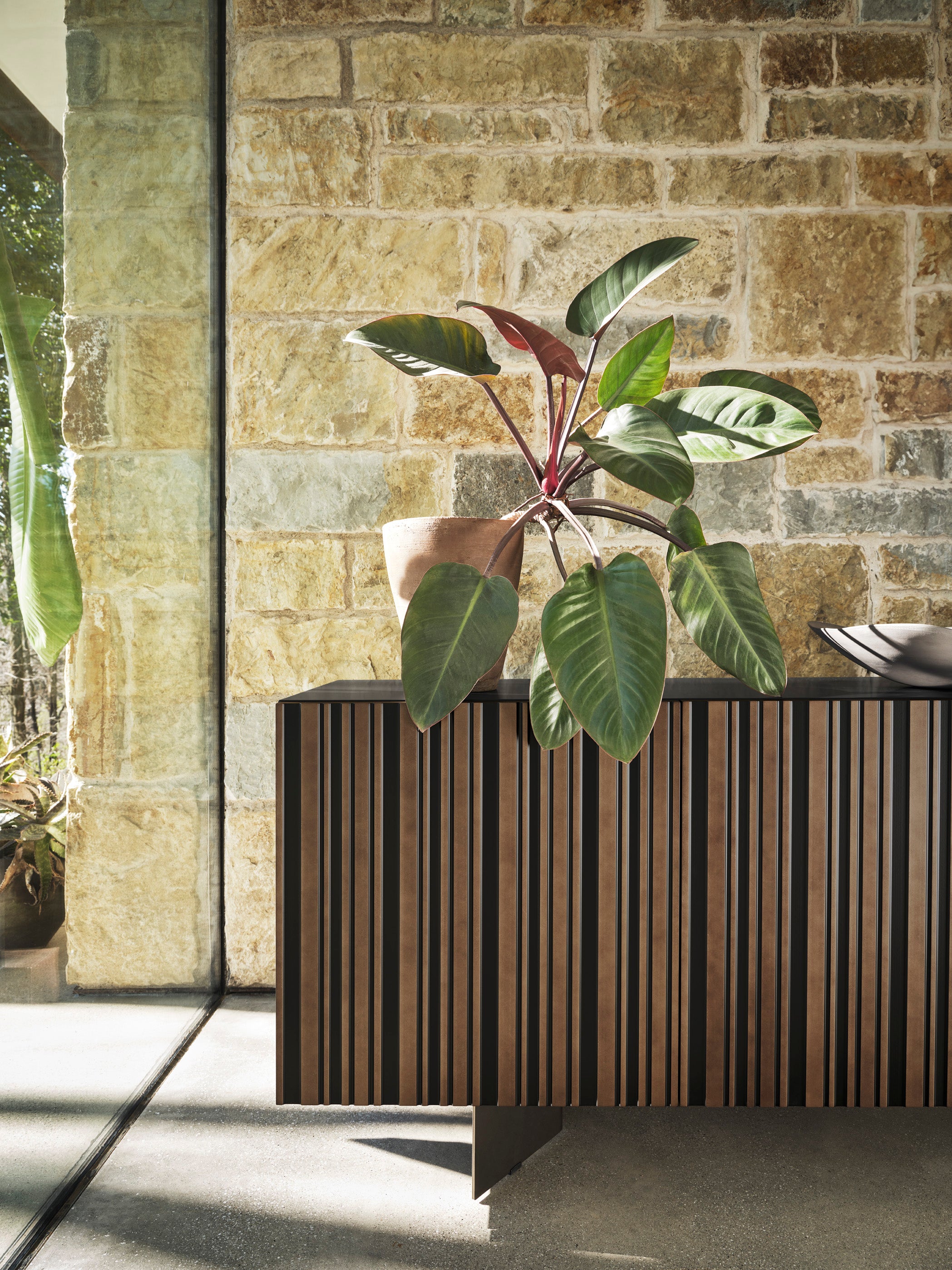 Komoda STRIPES czarny z brązowym