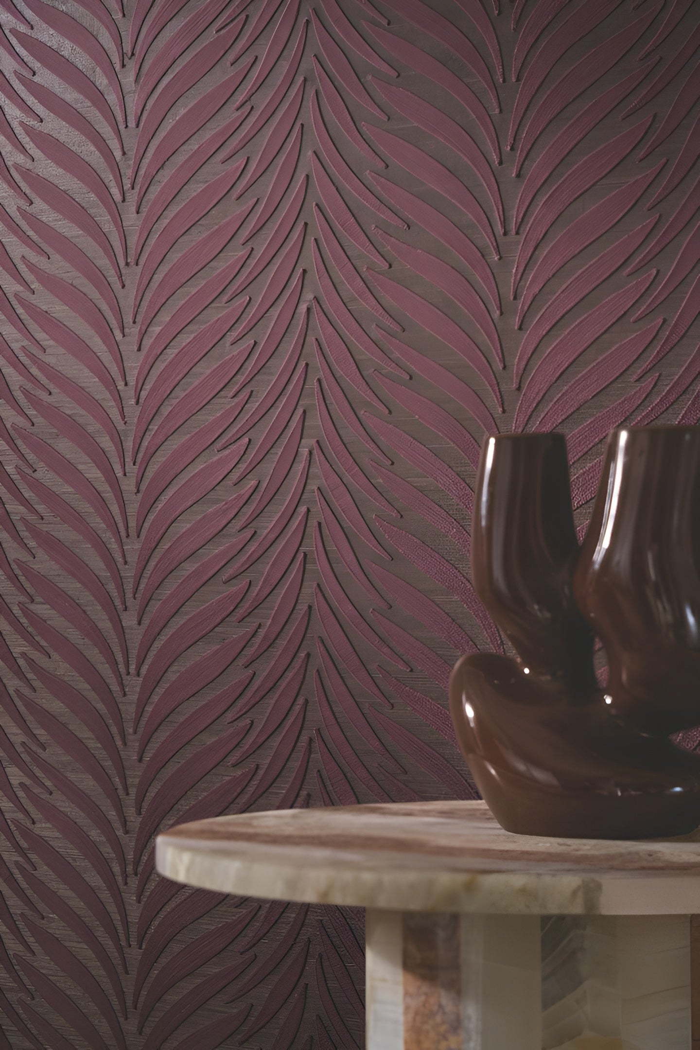 Textured fabric wallpaper embroidered with a leaf motif ORNAMENTA - AUBERGINE ÉBÈNE burgundy