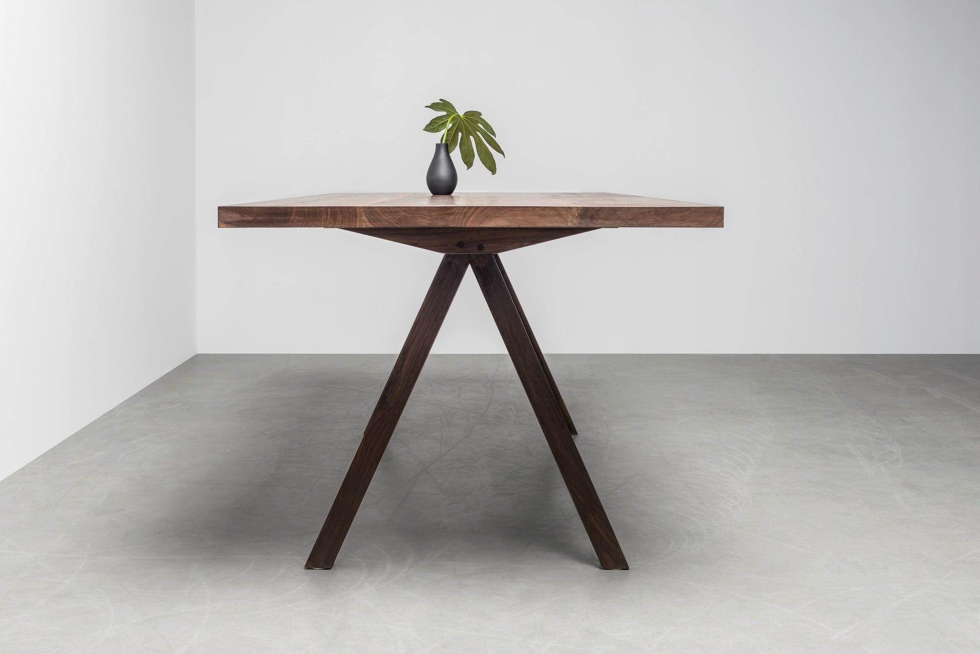 Tisch VICTORIA Nussbaum
