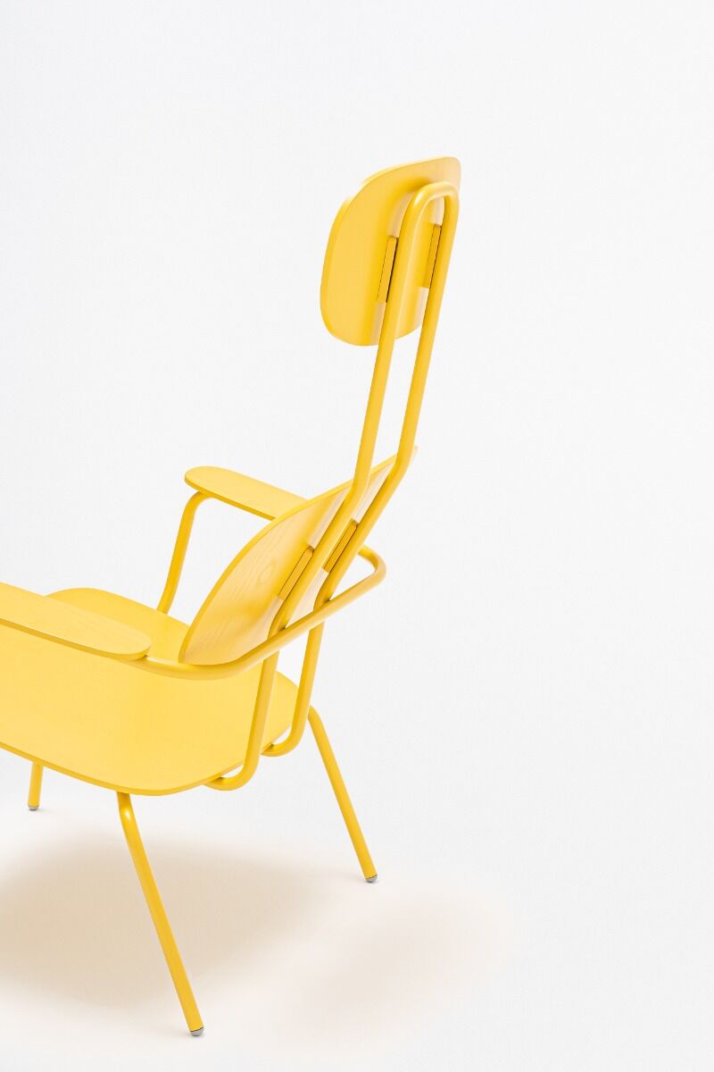 Fotel z zagłówkiem NEW SCHOOL LOUNGE oliwkowa podstawa z podłokietnikami