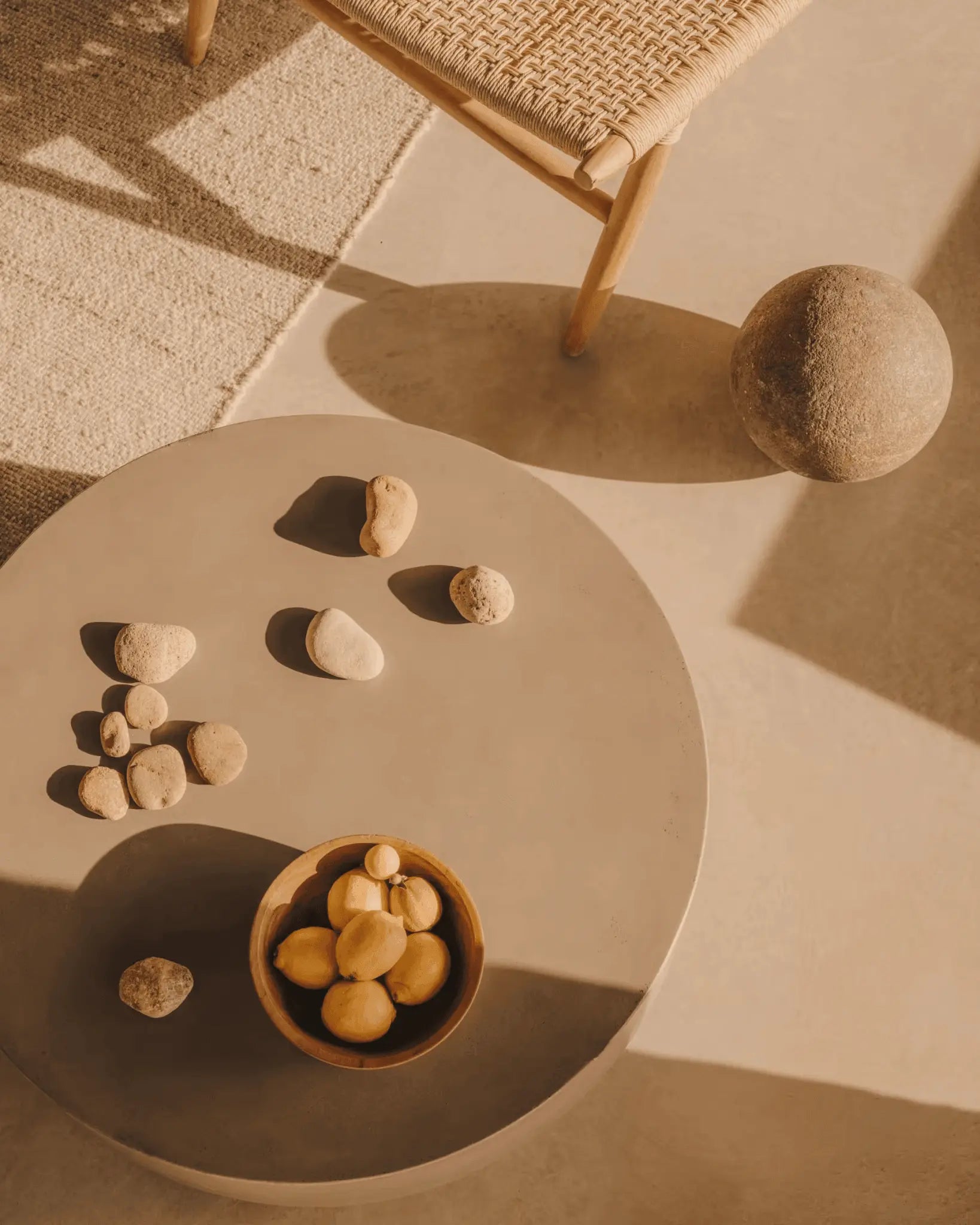 Stolik kawowy GARBET szary cement do salonu – styl minimalistyczny