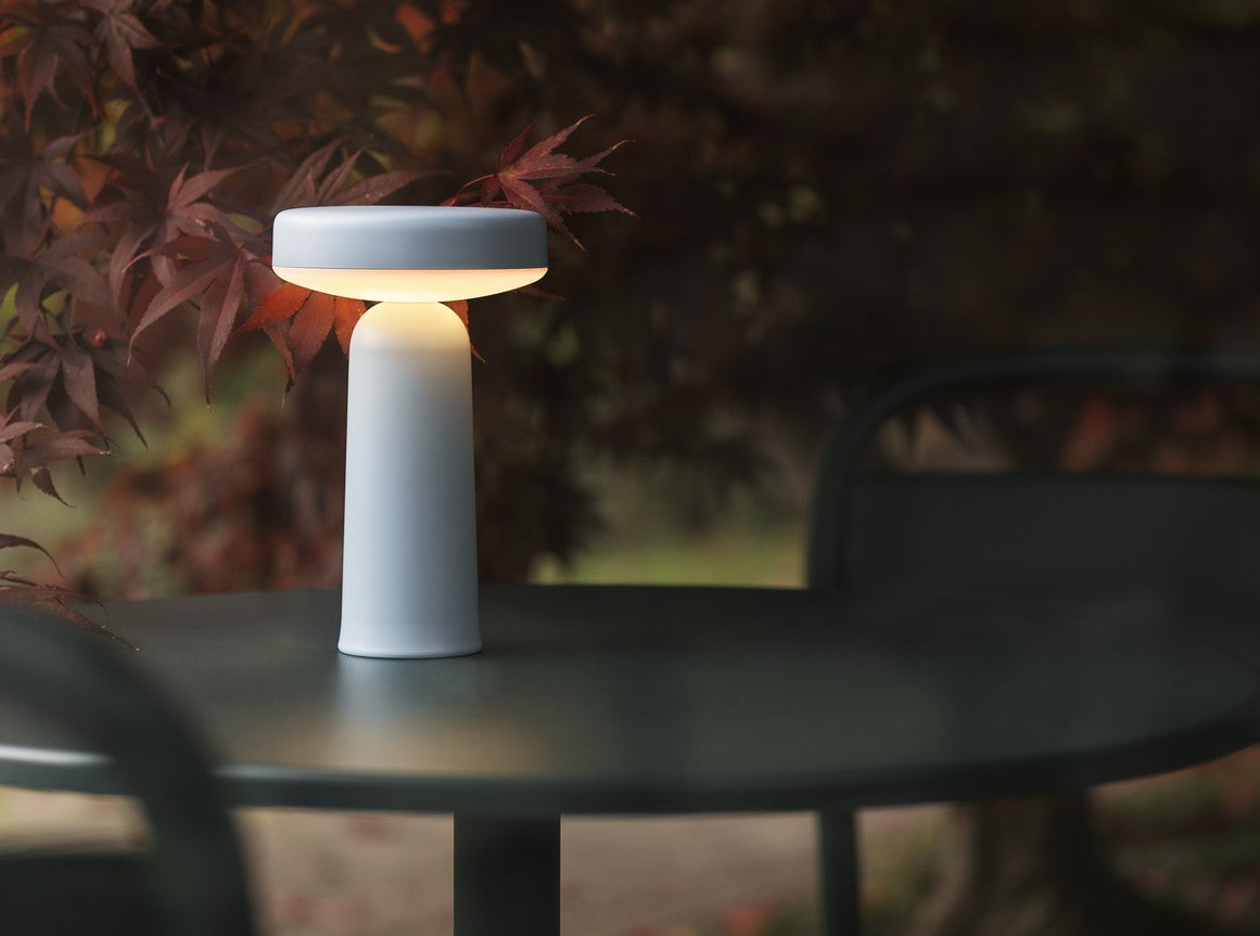 Tragbare Außenlampe EASE grau