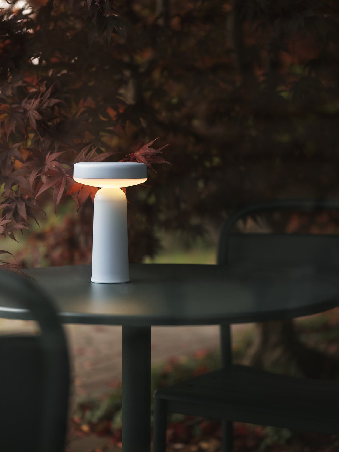 Tragbare Außenlampe EASE grau