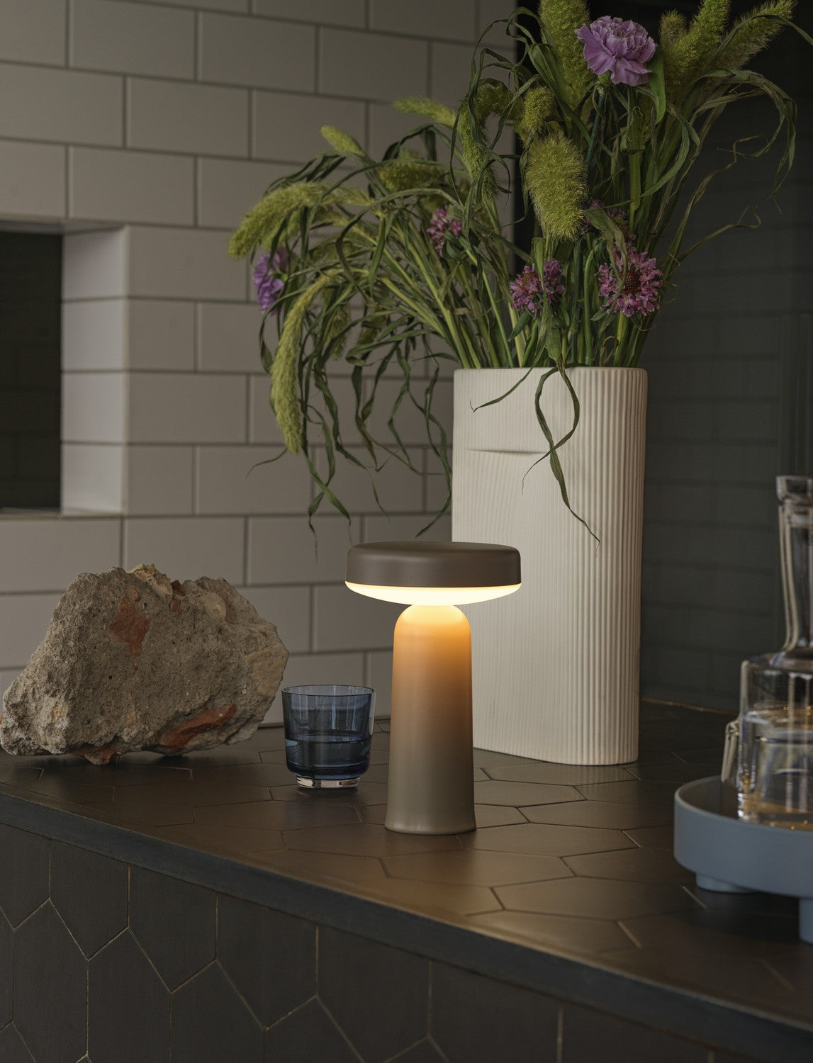 Portable outdoor lamp EASE taupe