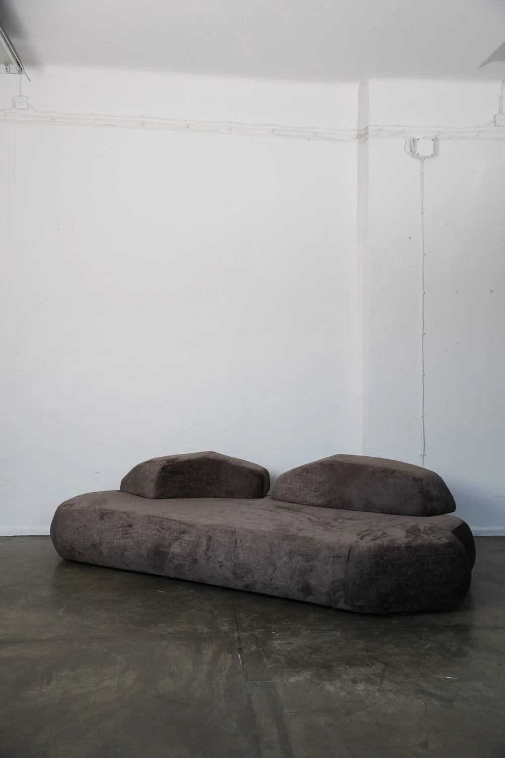 Sofa MONUMENT NO 1 tapicerowana