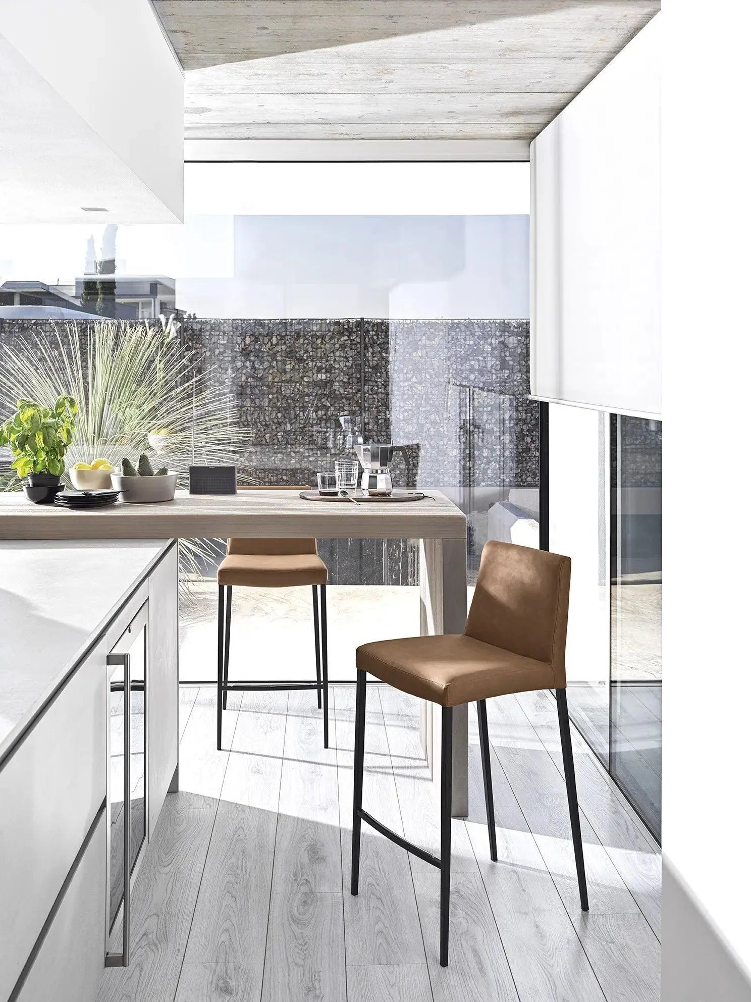 Hoker AIDA ciemnobeżowa ekoskóra Calligaris Eye on Design