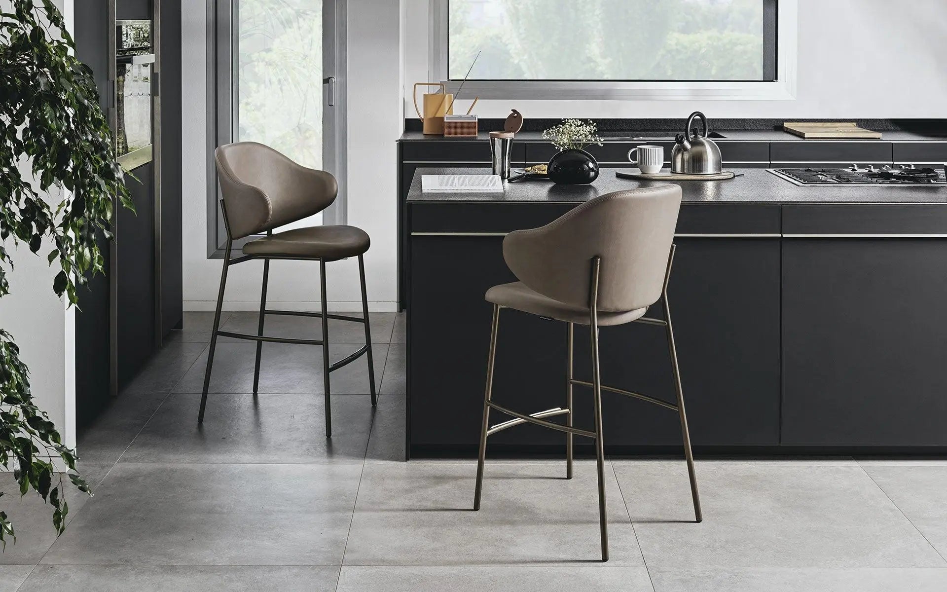 Hoker aksamitny HOLLY kremowy Calligaris Eye on Design