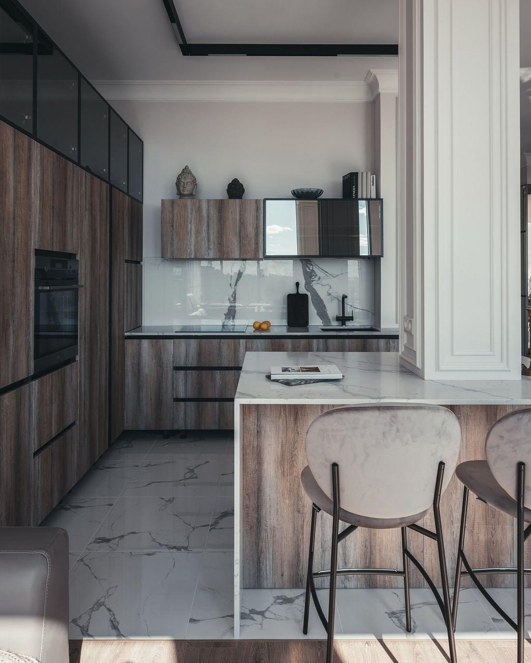 Hoker aksamitny INÈS jasnoróżowy z motywem roślinnym Calligaris Eye on Design