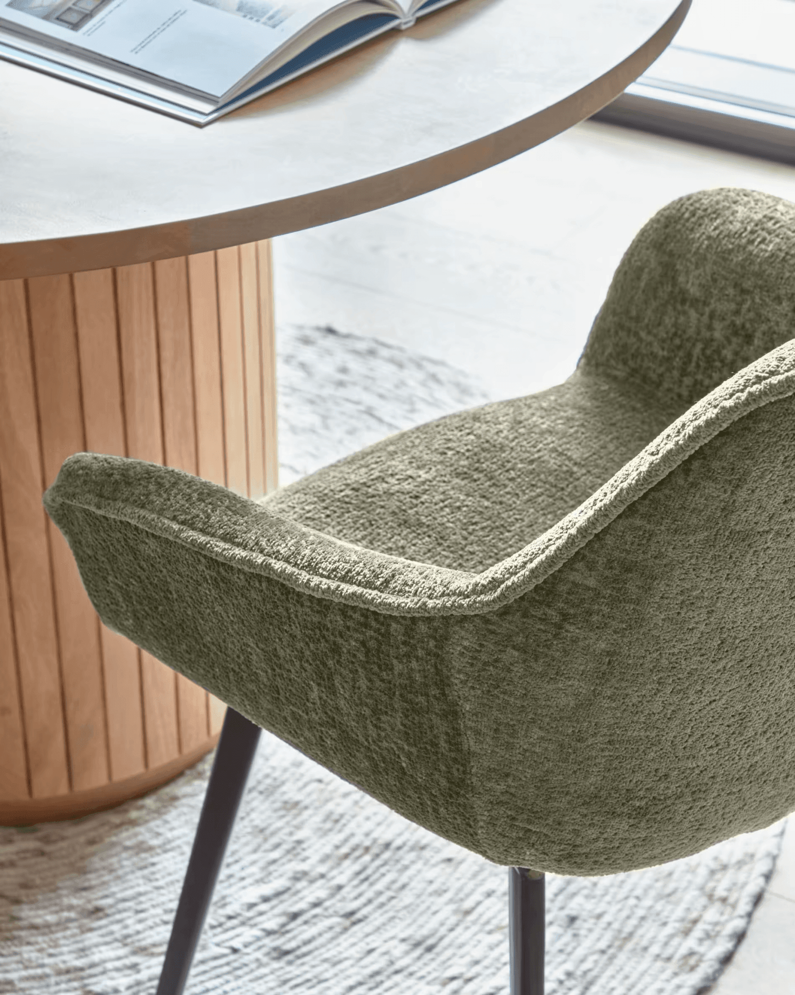 Krzesło AMIRA ciemnozielony szenil La Forma Eye on Design