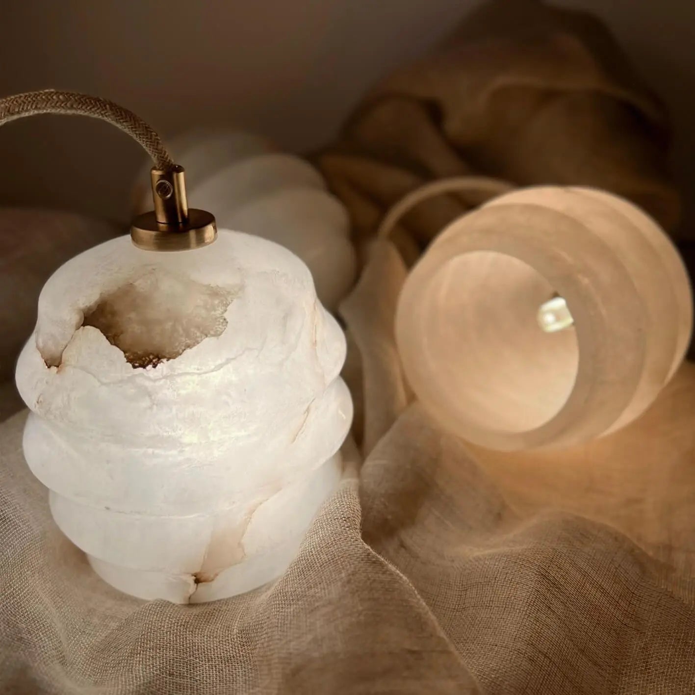 Lampa alabastrowa wisząca KALLIOPE nikiel – Embassy Interiors