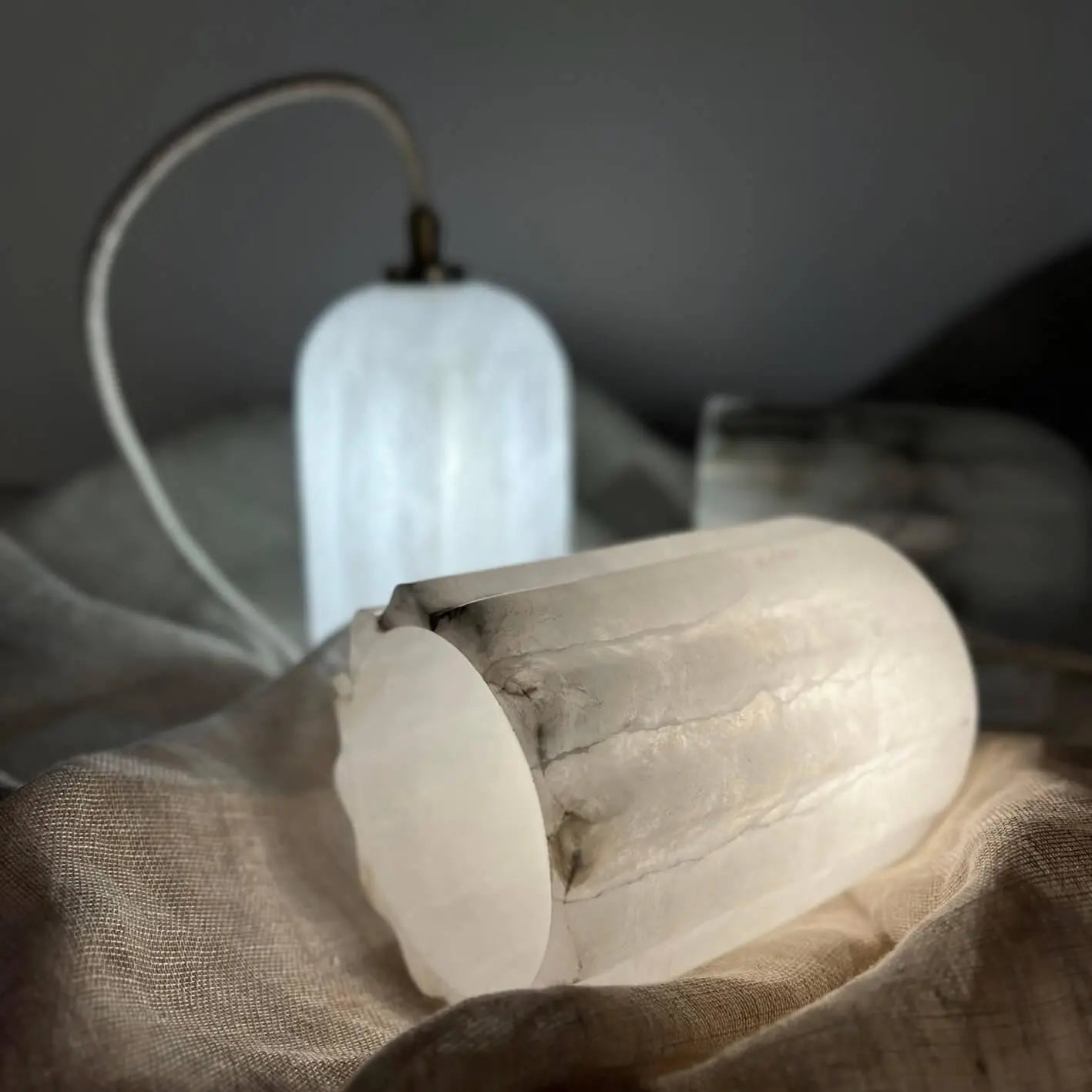 Lampa alabastrowa wisząca URANIA nikiel – Embassy Interiors