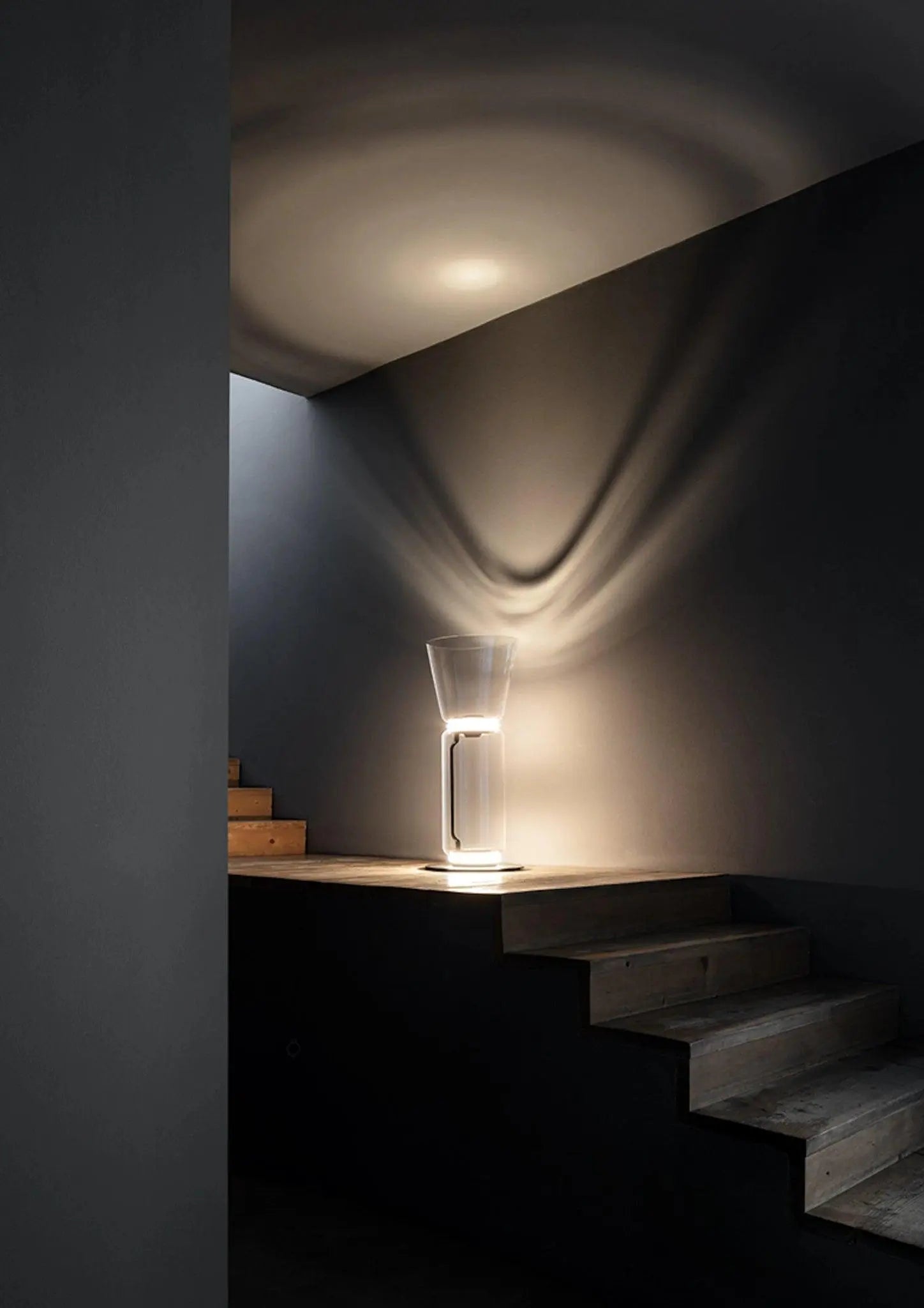 Lampa podłogowa NOCTAMBULE CONE szkło – Flos