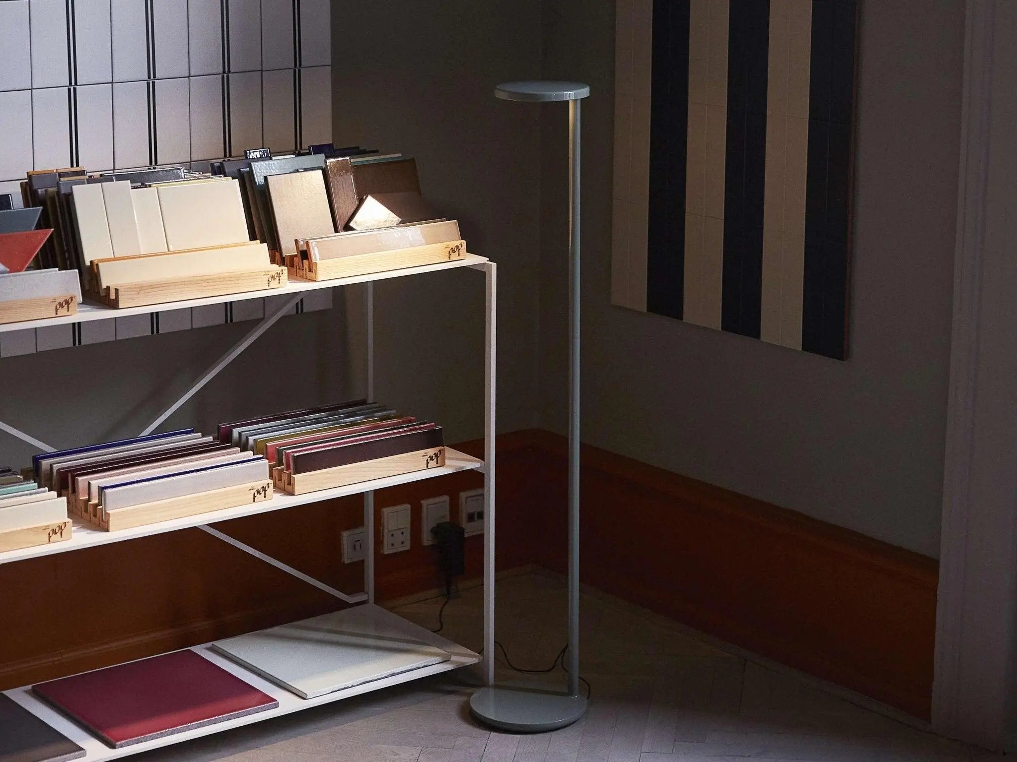 Lampa stojąca OBLIQUE antracyt matowy – Flos