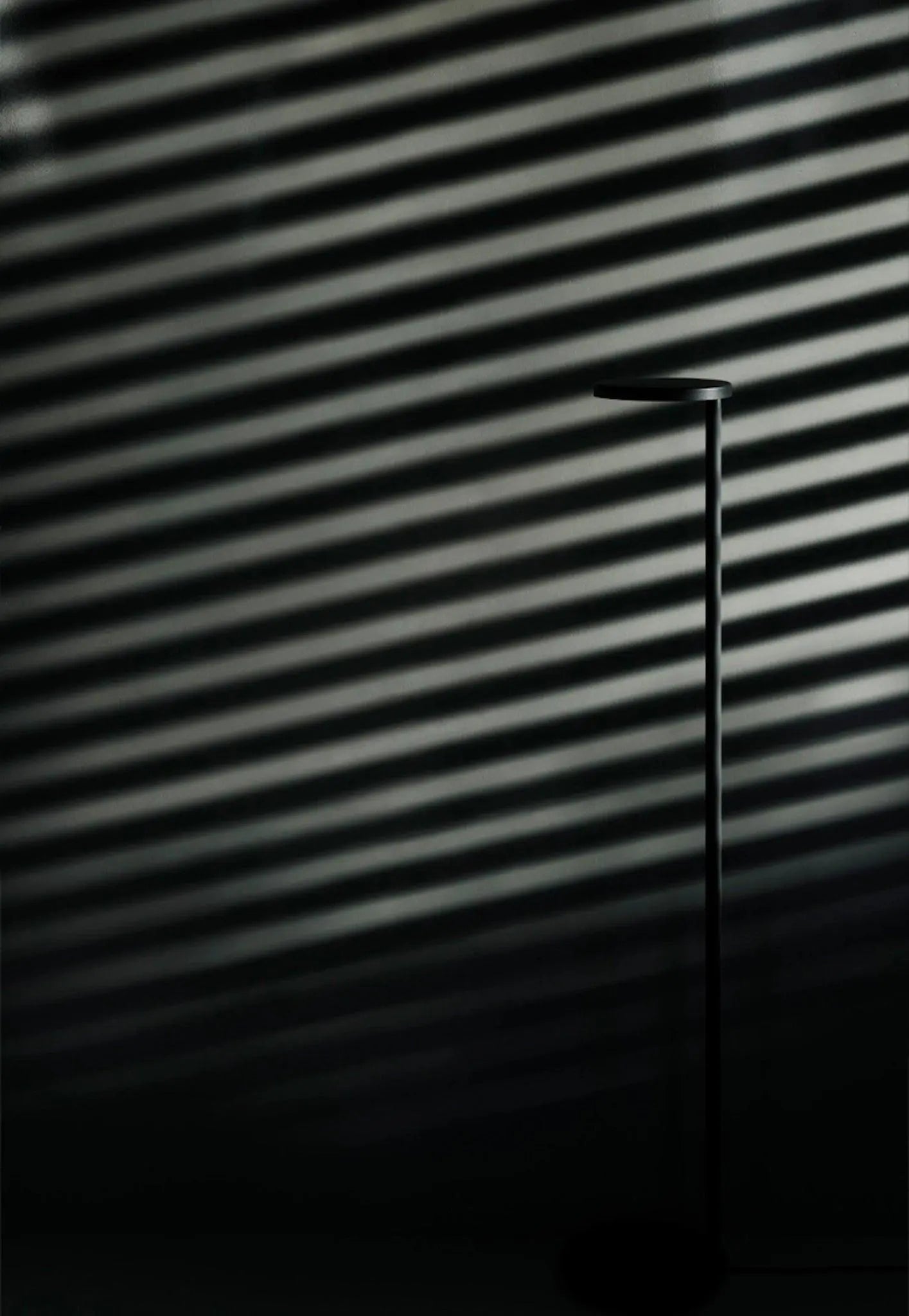 Lampa podłogowa OBLIQUE antracyt matowy – Flos