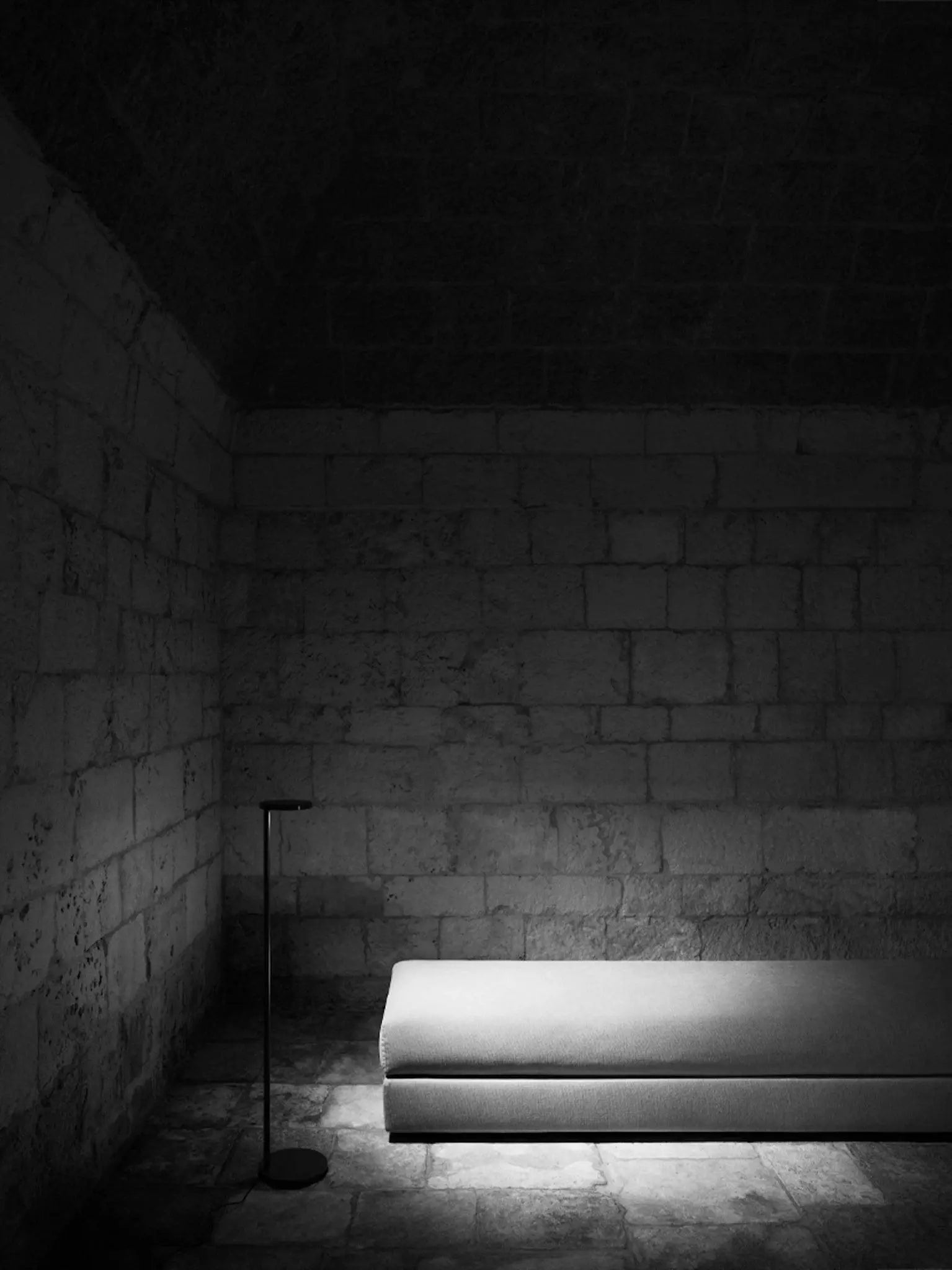 Lampa podłogowa OBLIQUE brązowy matowy – Flos