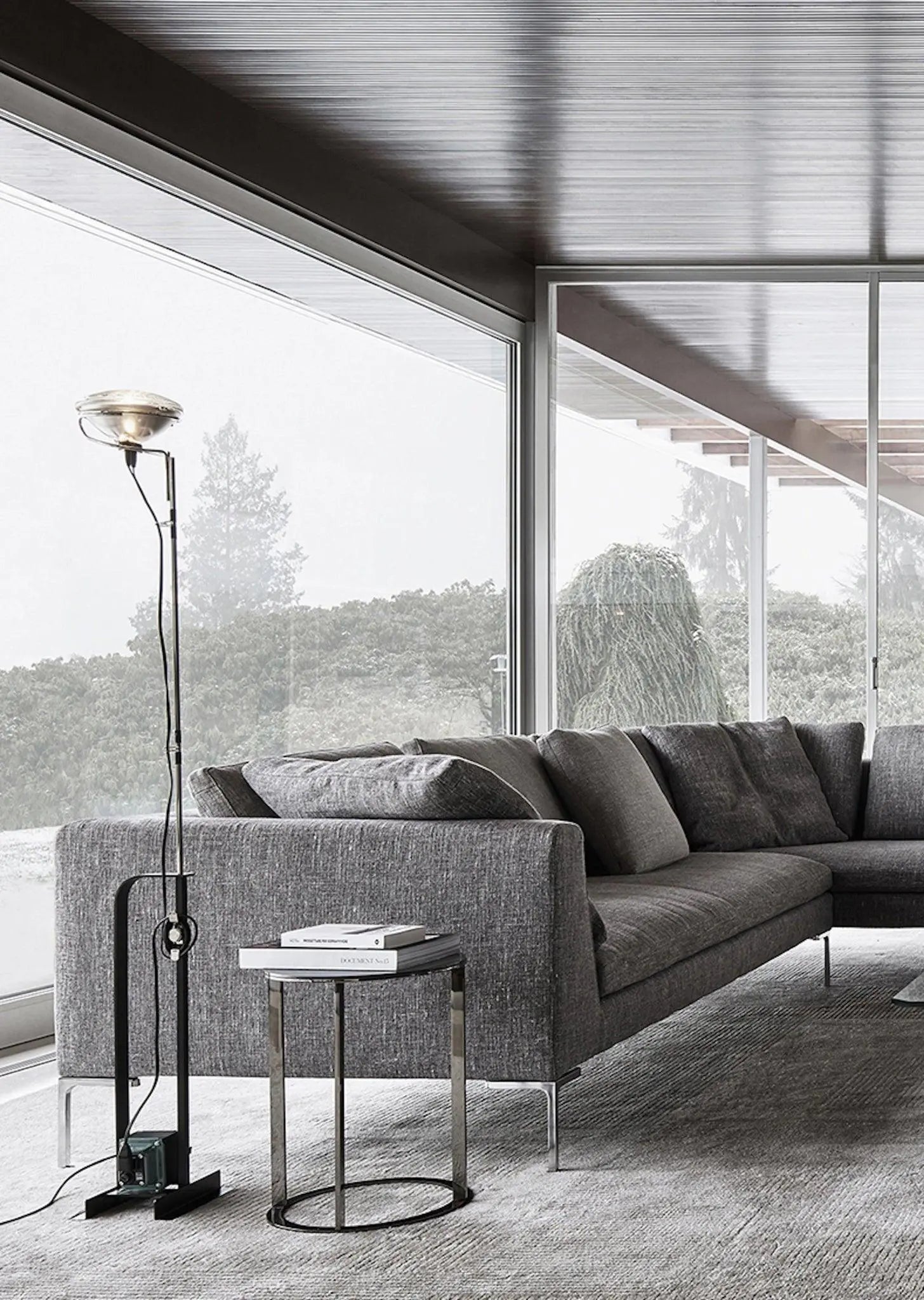 Lampa stojąca TOIO czarny – Flos
