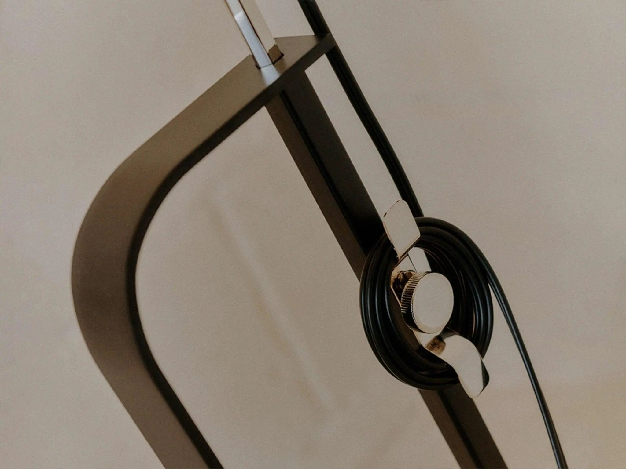 Lampa podłogowa TOIO czarny matowy – Flos