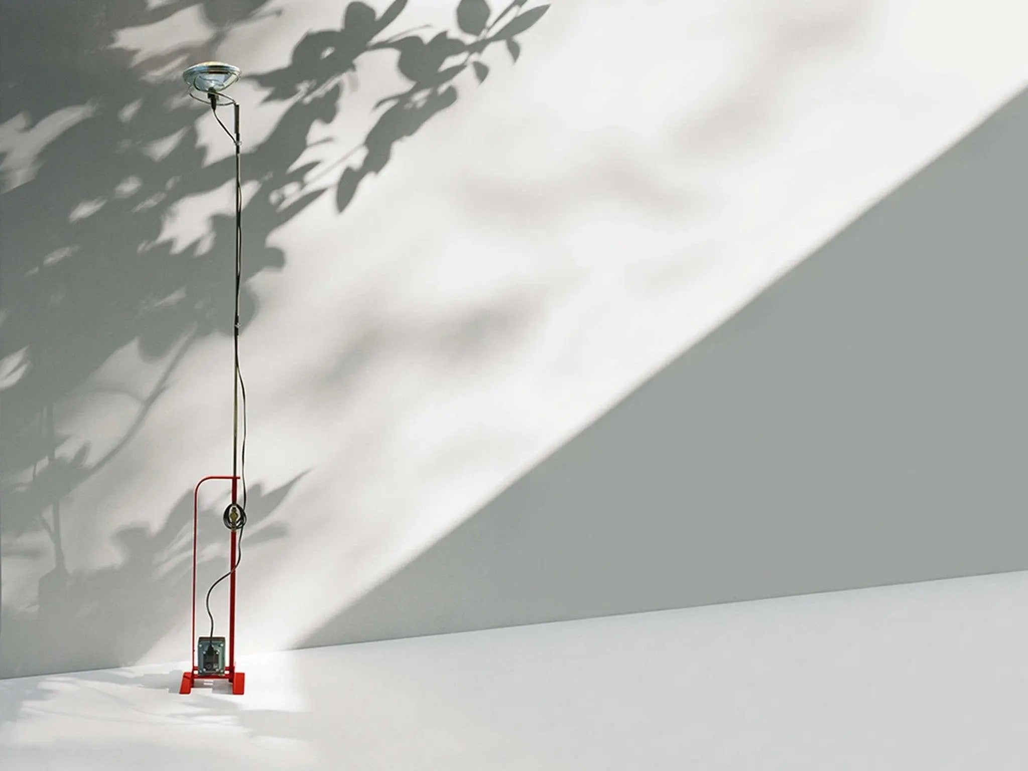 Lampa podłogowa TOIO czerwony – Flos