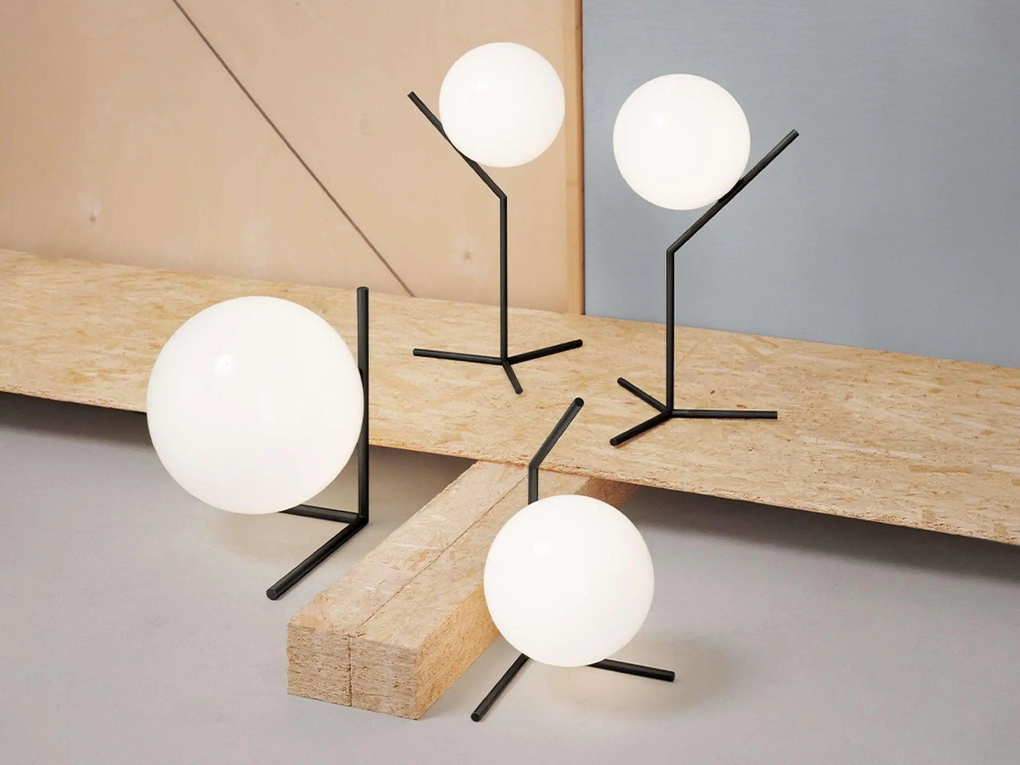 Lampa stołowa IC LIGHTS czarny – szkło i metal