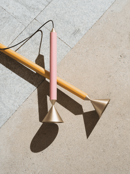 Lampa wisząca APOLLO różowy z mosiężnym wykończeniem Pholc Eye on Design