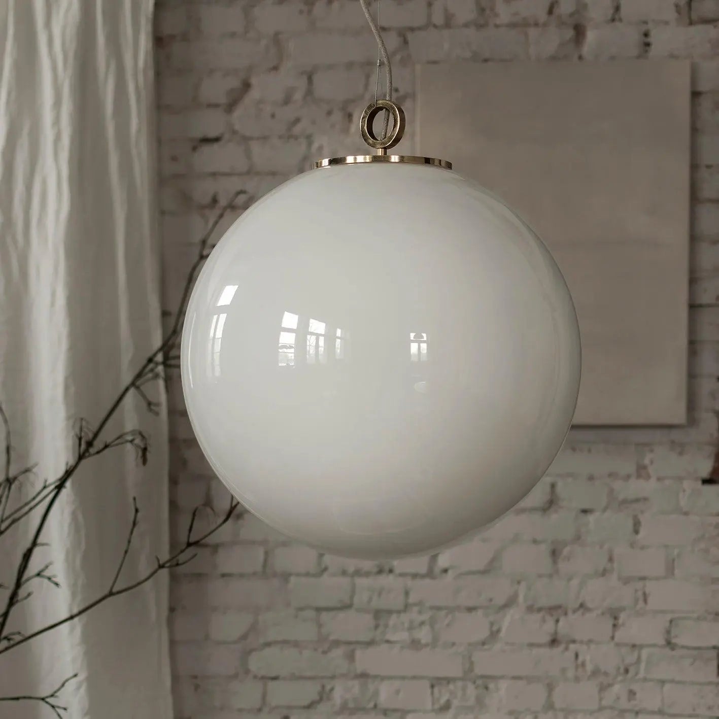 Lampa wisząca duża BIAŁA KULA mosiężny – mosiądz i szkło