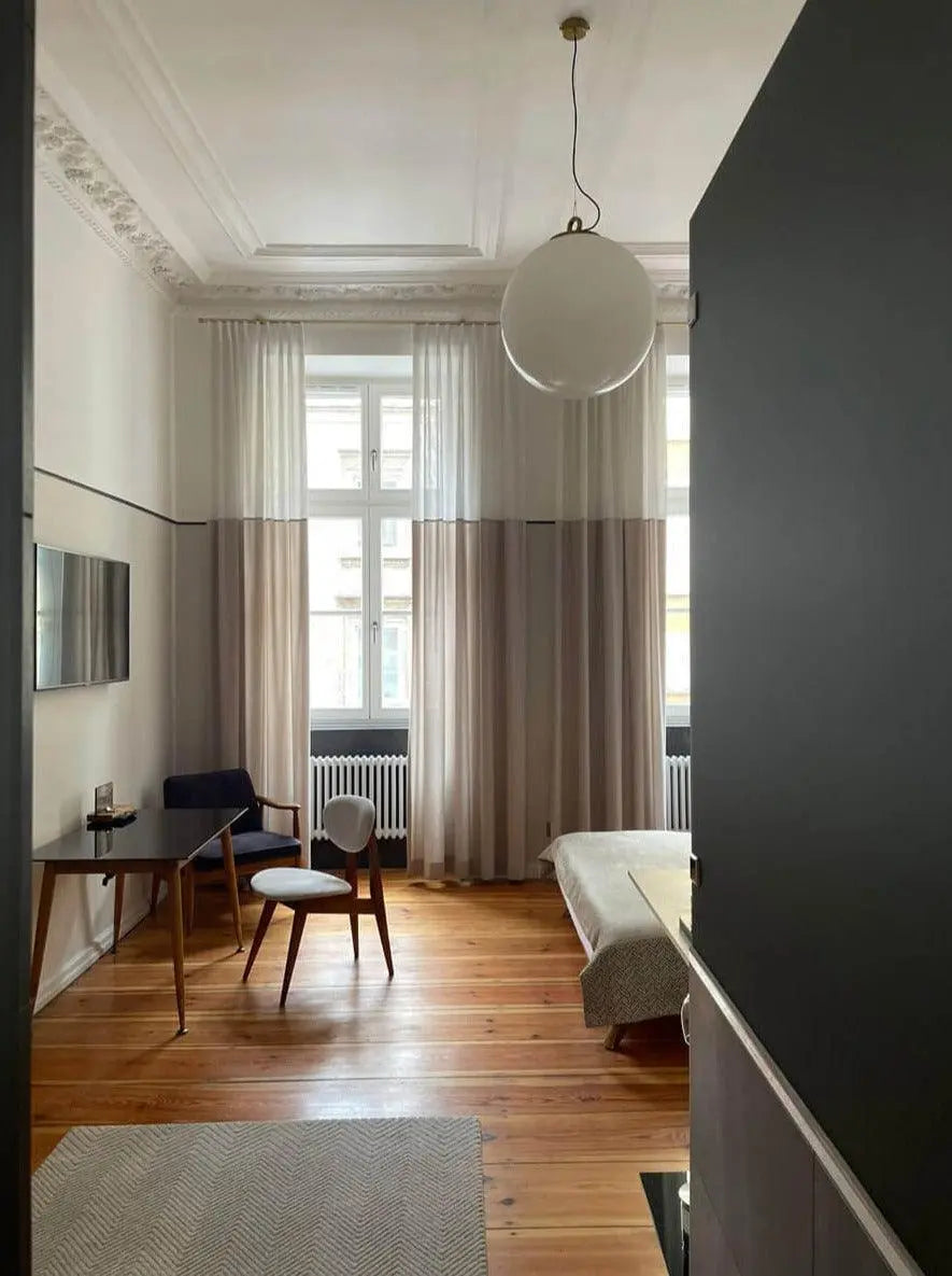 Lampa wisząca duża BIAŁA KULA mosiężny – mosiądz, Embassy Interiors