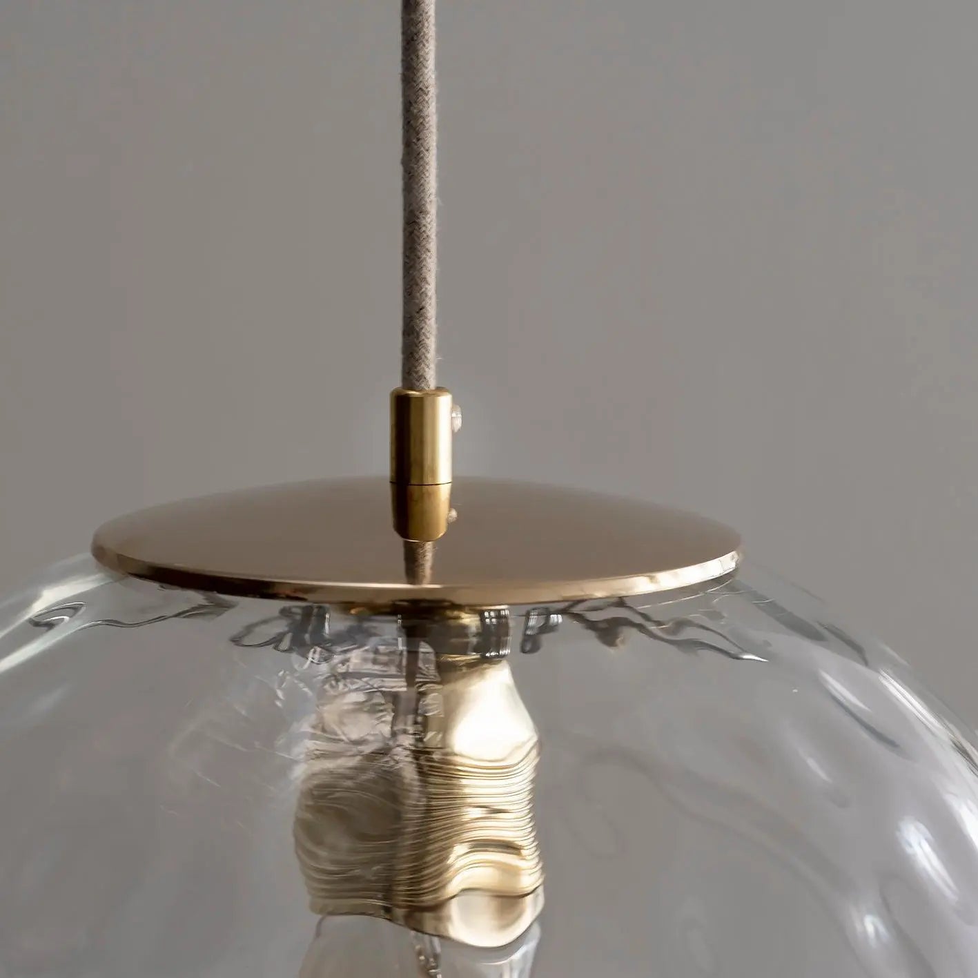 Lampa wisząca KULA REFLEKSYJNA mosiężny – Embassy Interiors