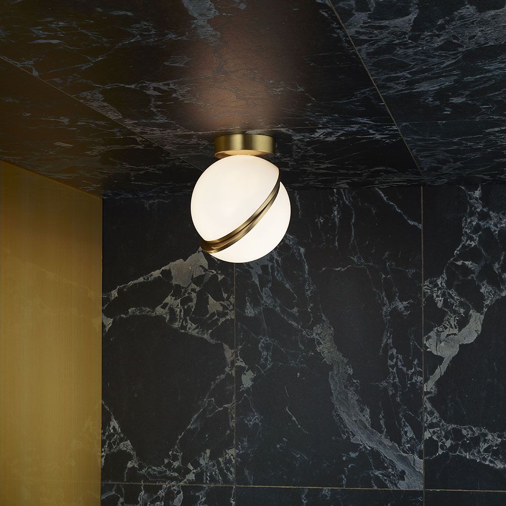 Lampa sufitowa CRESCENT opalowy klosz z mosiądzem