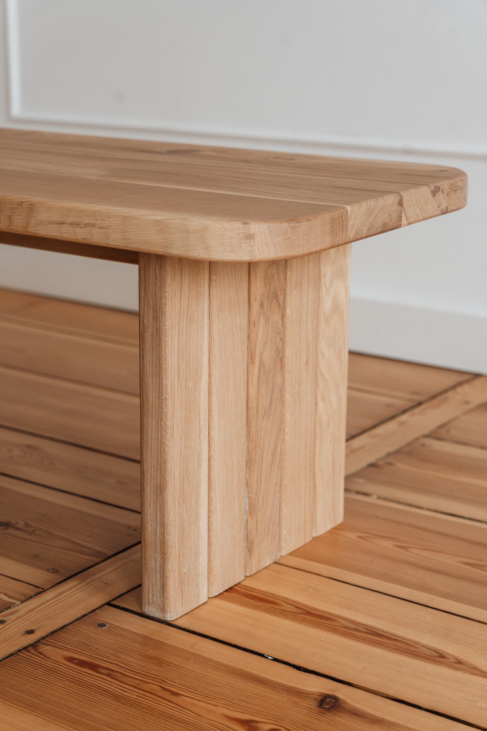 LEON Bench in Oak Wood