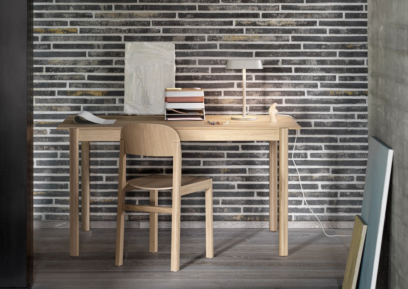 LINEAR Oak Wood Table