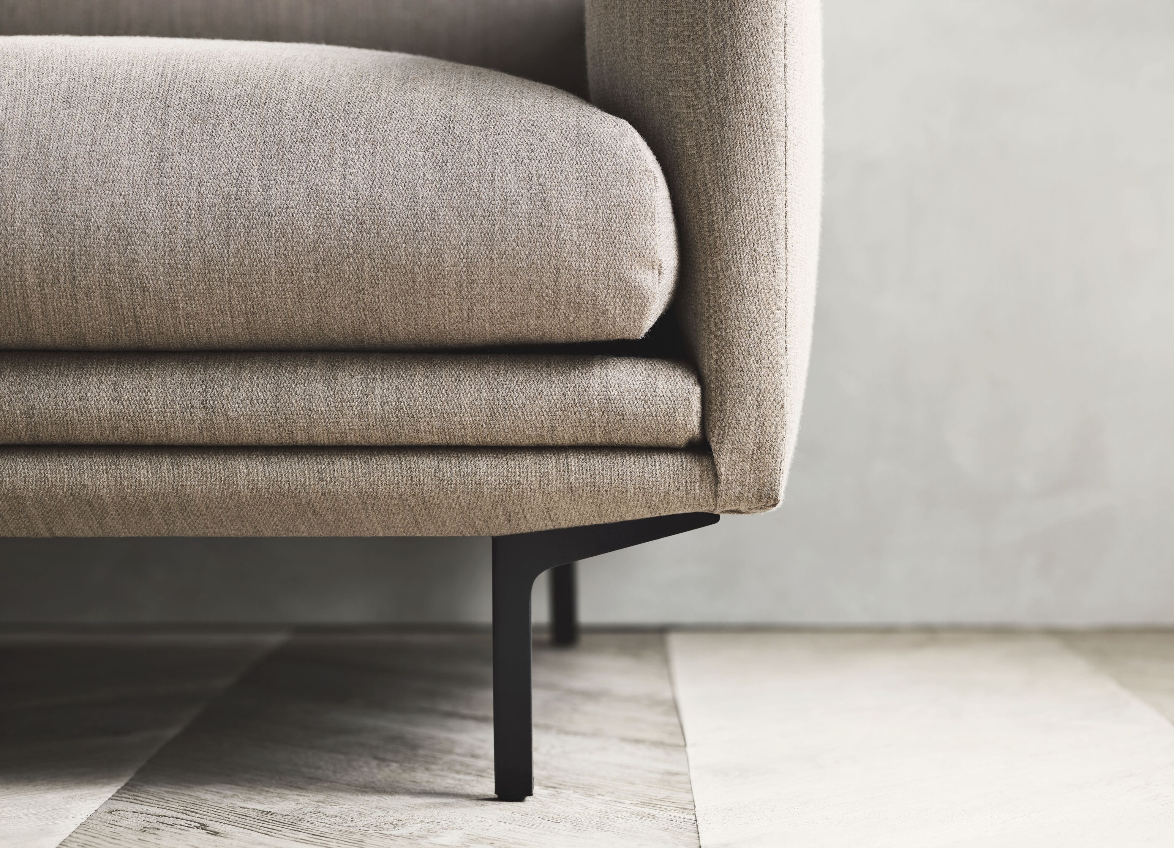 Sofa 2-osobowa LOMI czarna metalowa podstawa