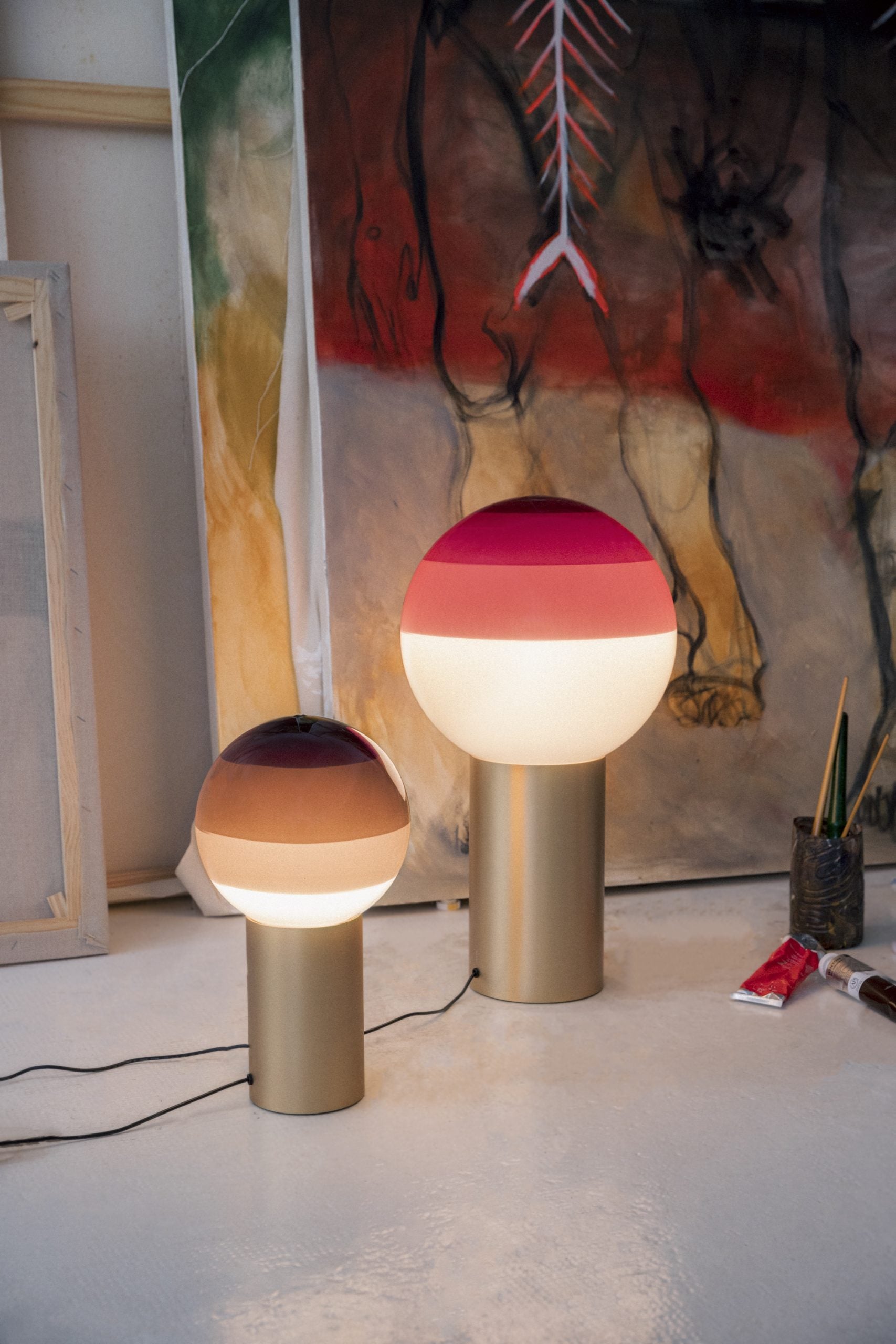 DIPPING chocolate table lamp with a gold base