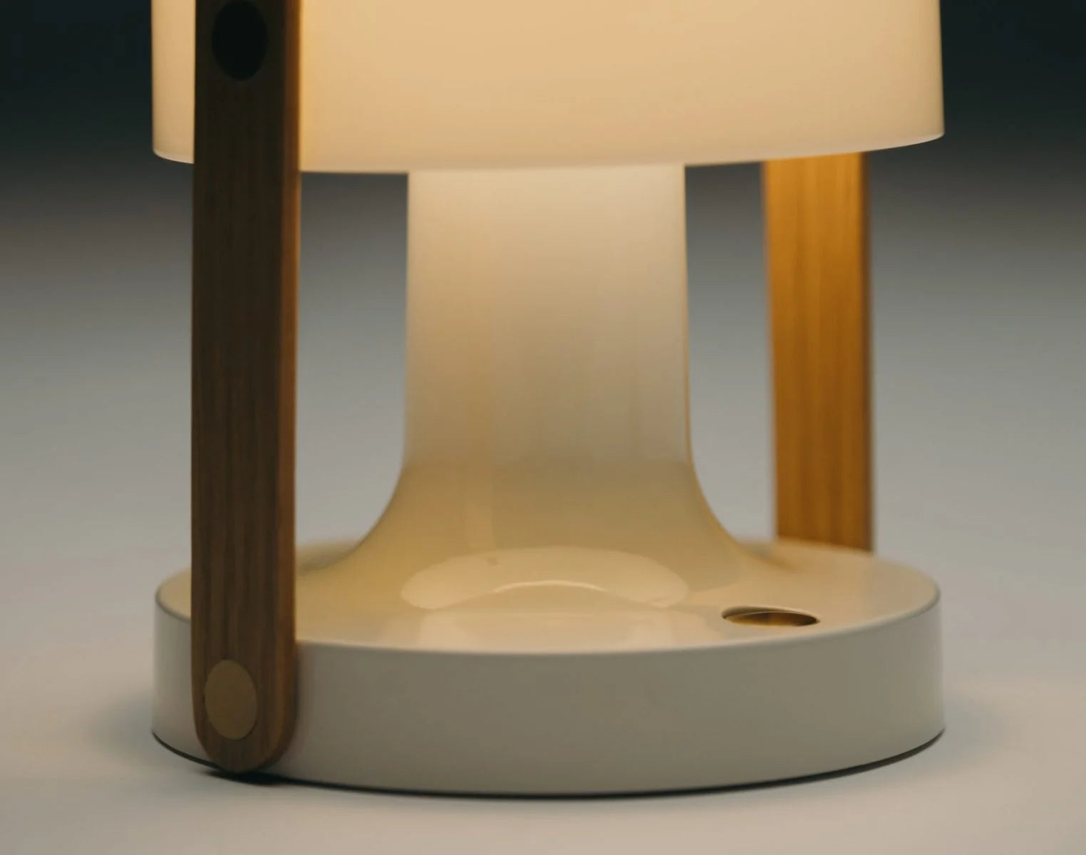 Tragbare FOLLOWME Lampe in Weiß mit Braun
