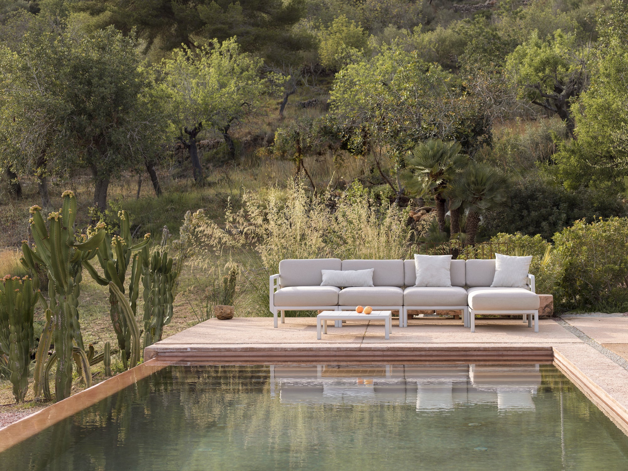 MAXIMO Outdoor Pouf in Cinnamon with Chalk Base