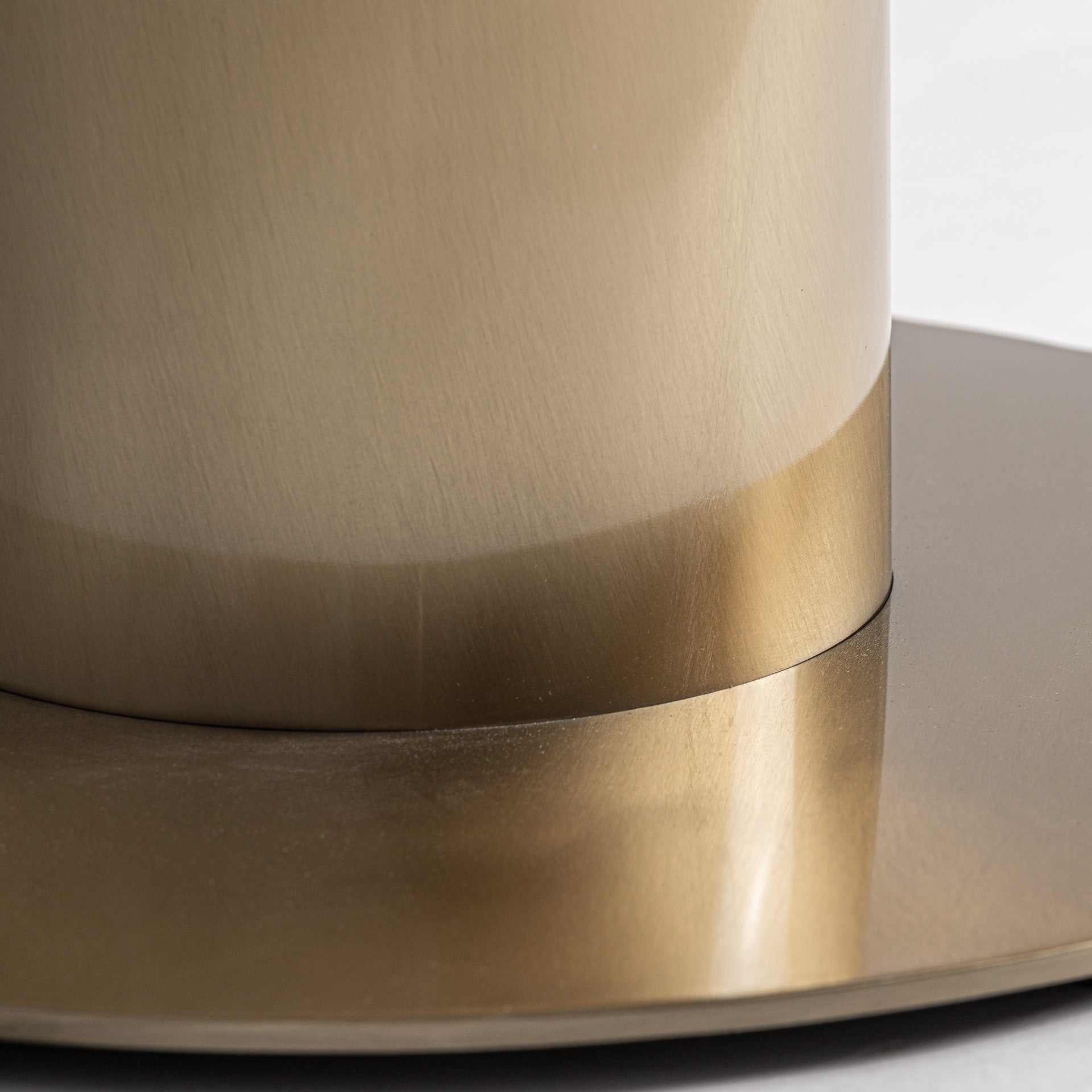 Barhocker TASQUE schwarz mit goldenem Fuß