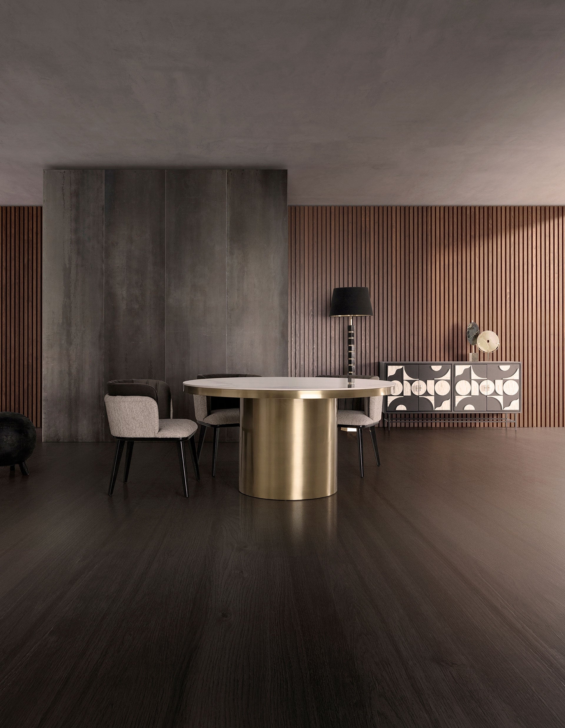 Stół okrągły ASTACH spiek porcelanowy ze złotą podstawą