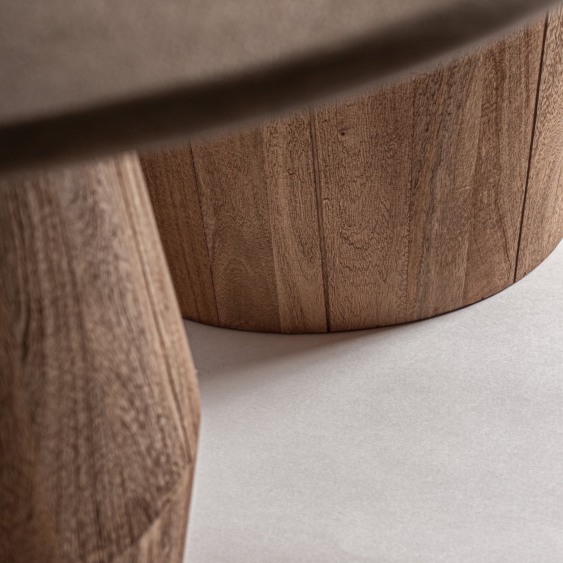 Ovaler Tisch JACQUARD aus Mangoholz