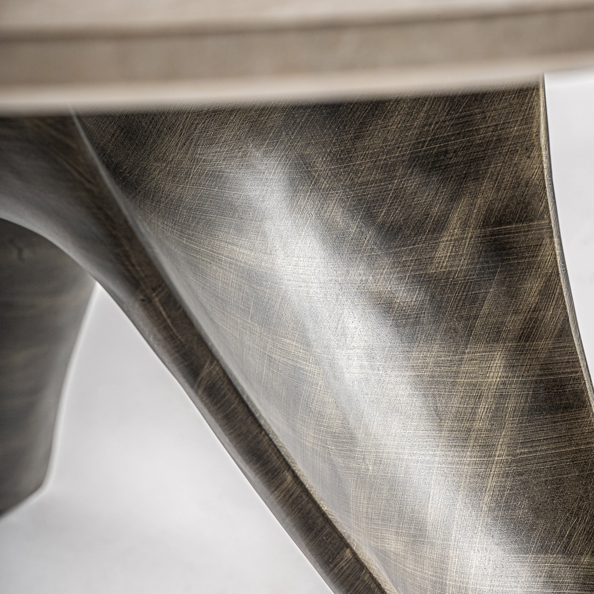 Round Table LAIZE with Travertine Top and Steel Base