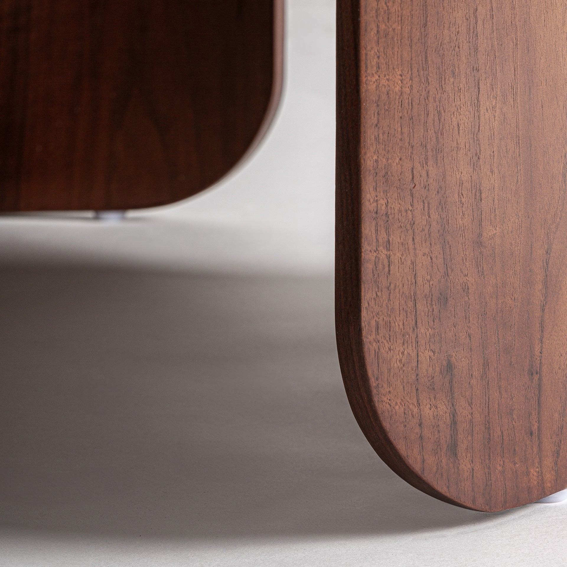 Round Table LHERM Beige Top with Wooden Base