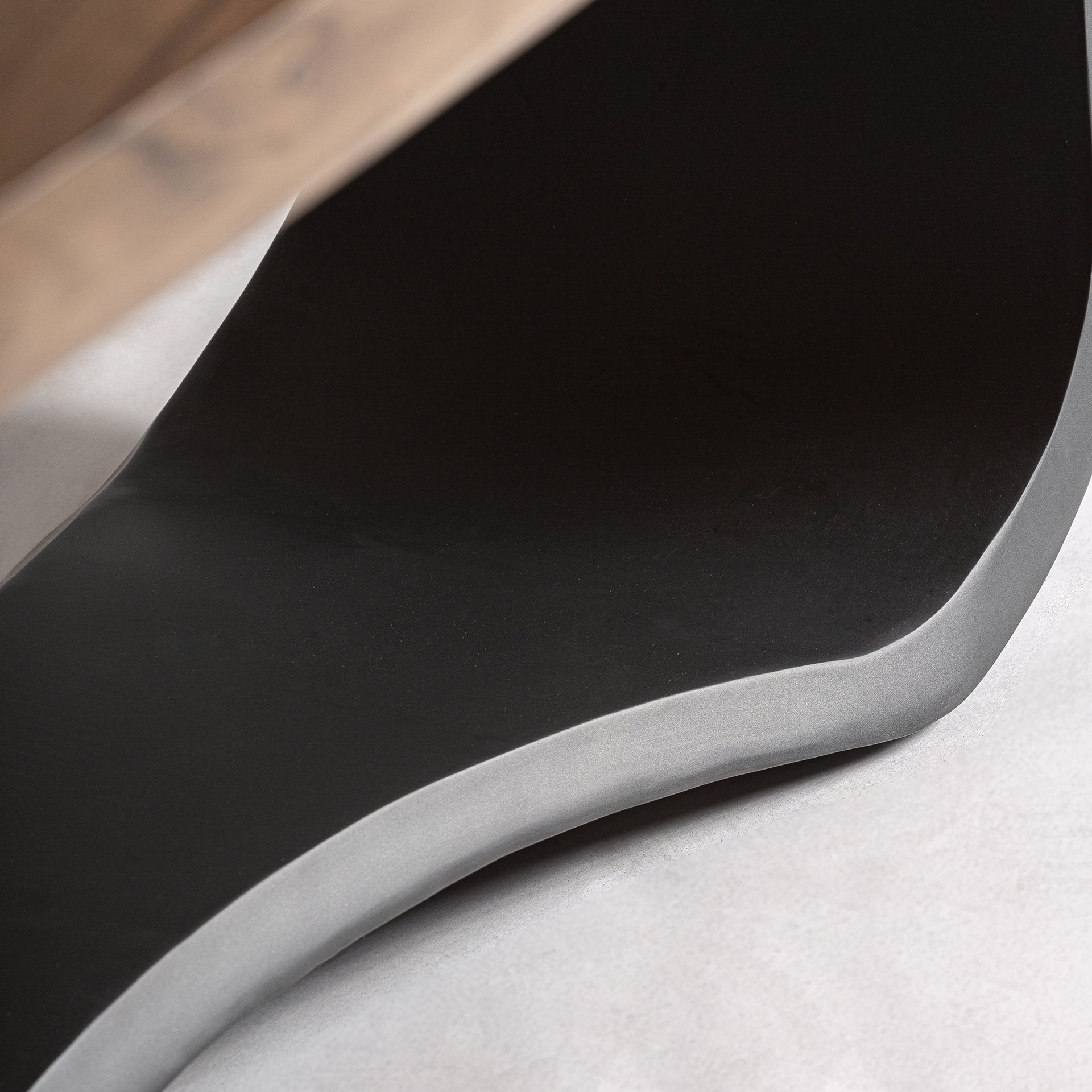 MULFINGEN Table in Acacia Wood with Black Metal Base