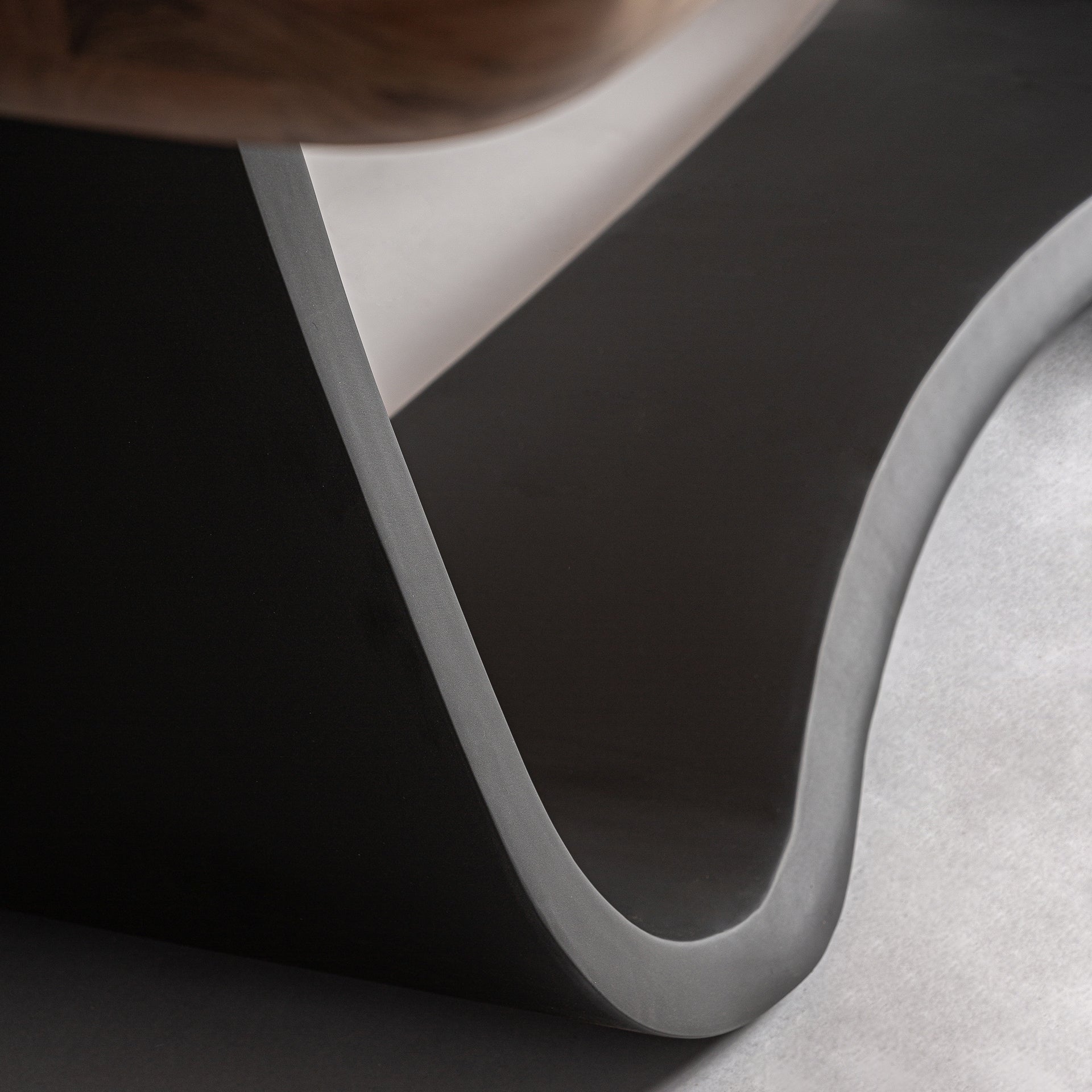 MULFINGEN Table in Acacia Wood with Black Metal Base