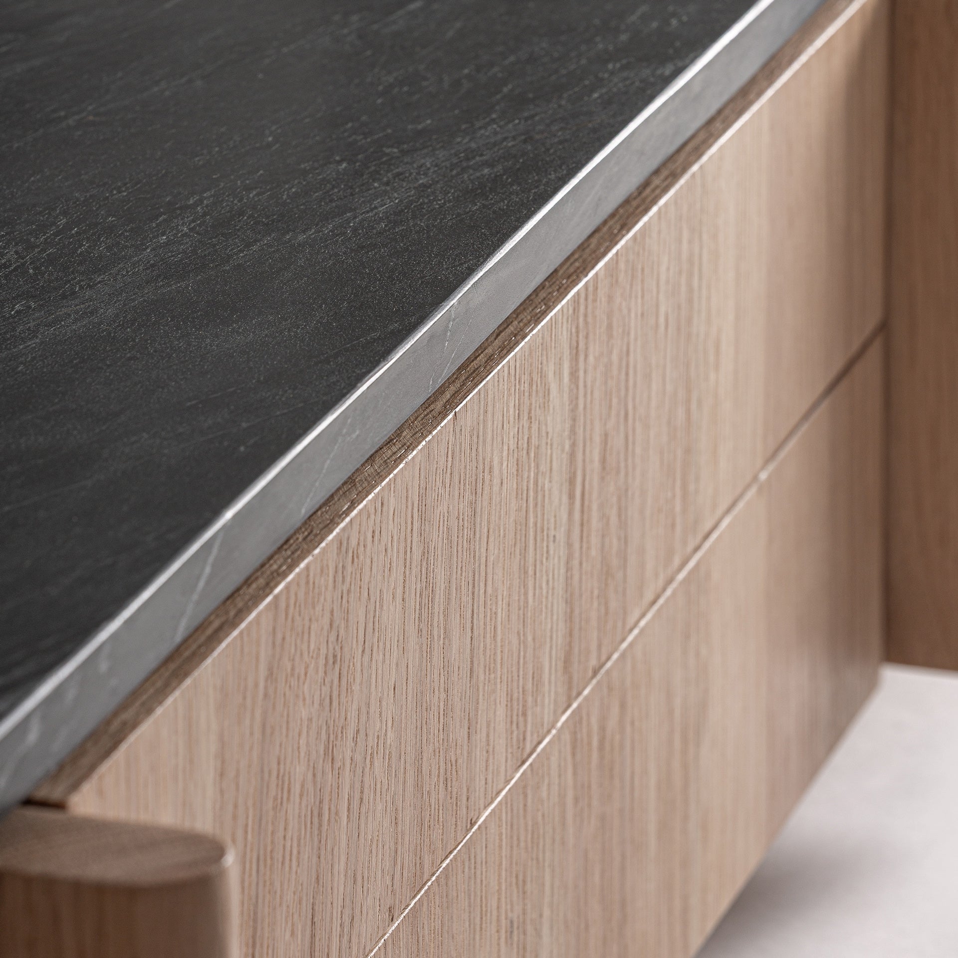 Szafka RTV NARA drewno dębowe z marmurowym blatem