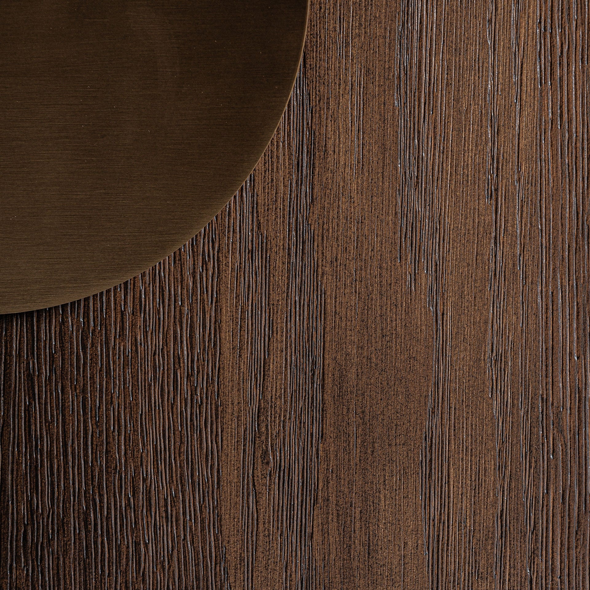 RTV-Sideboard TREIGNAC aus Eichenholz mit goldenem Fuß